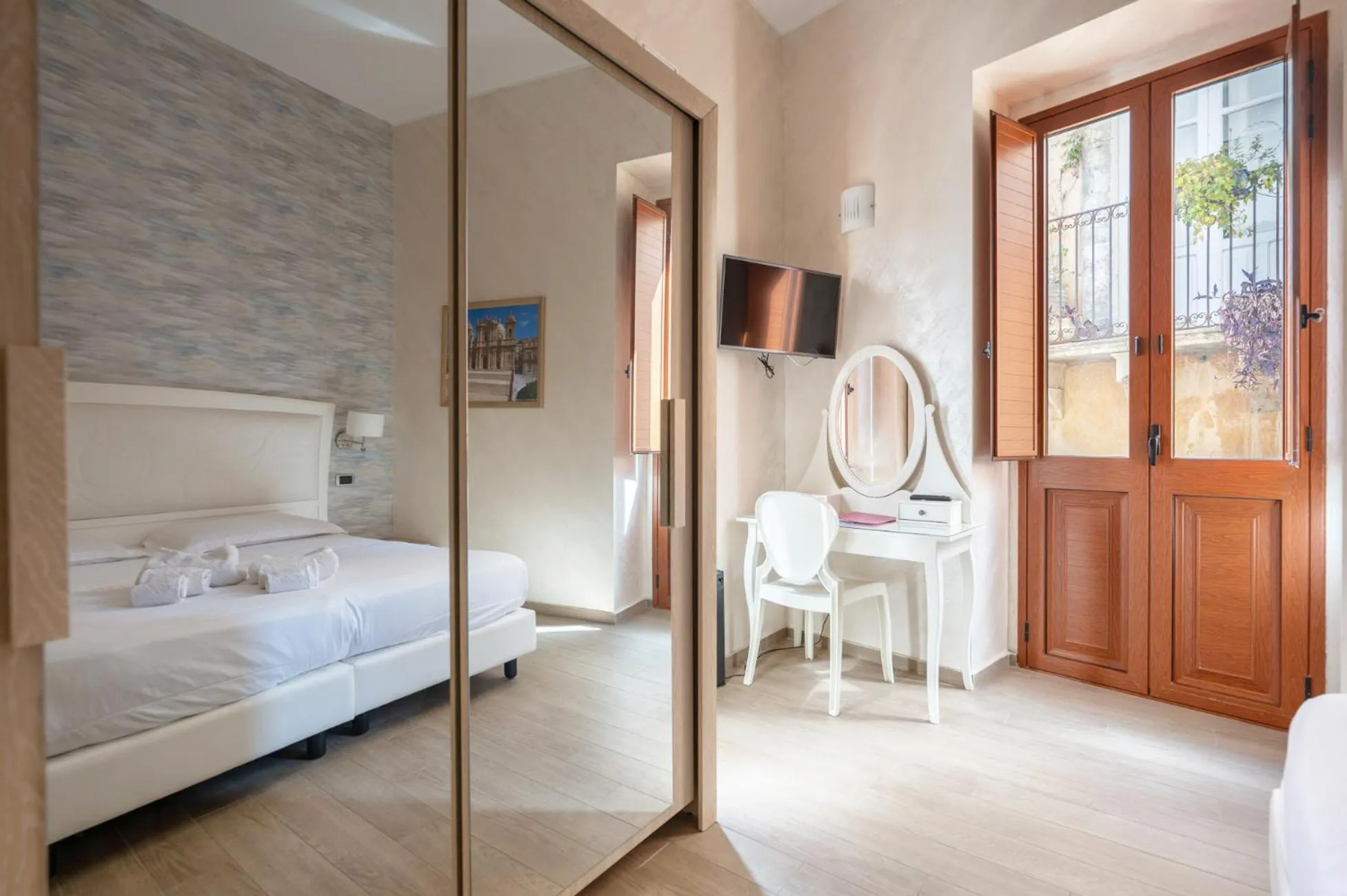 wardrobe, Bed in Porta Nazionale Dependance