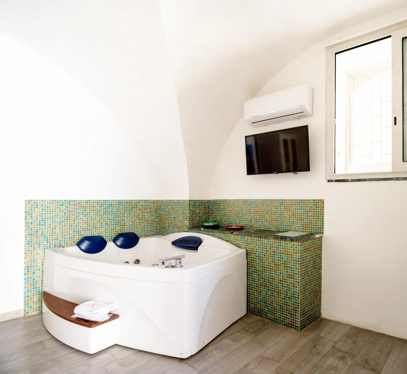 Hot Tub, Bed in Porta Nazionale Dependance