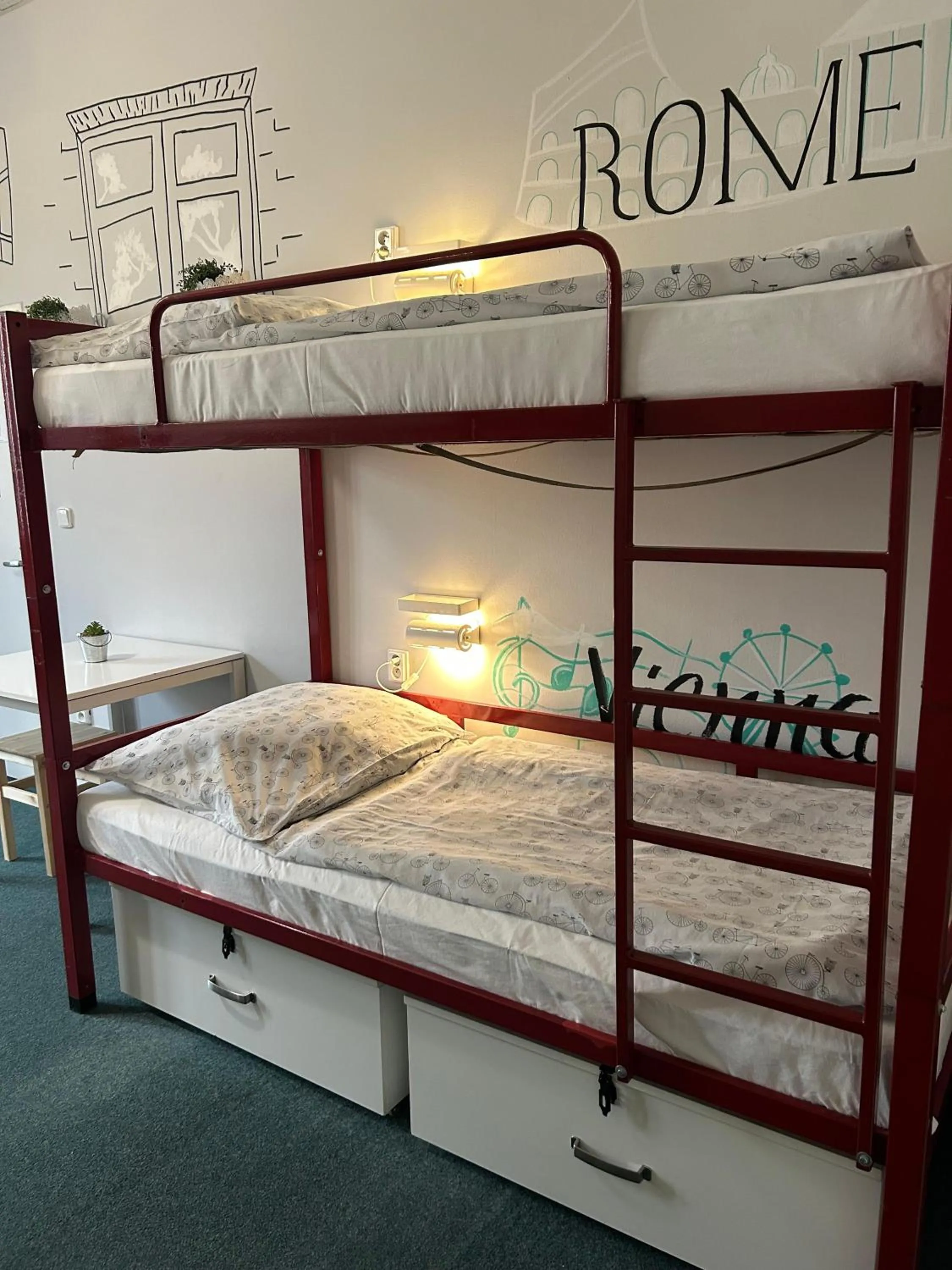 Bed in Hostel Downtown