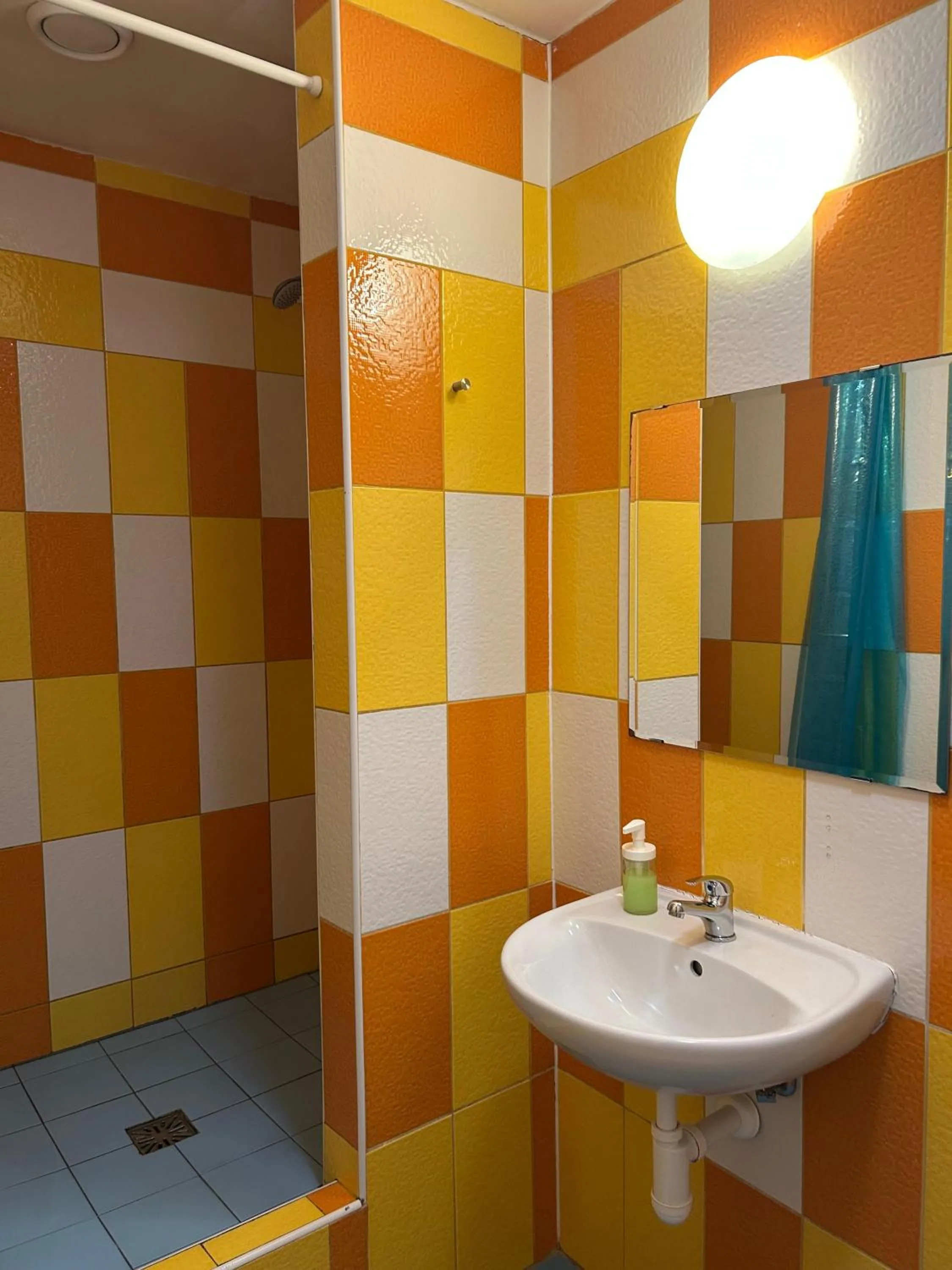 Bathroom in Hostel Downtown