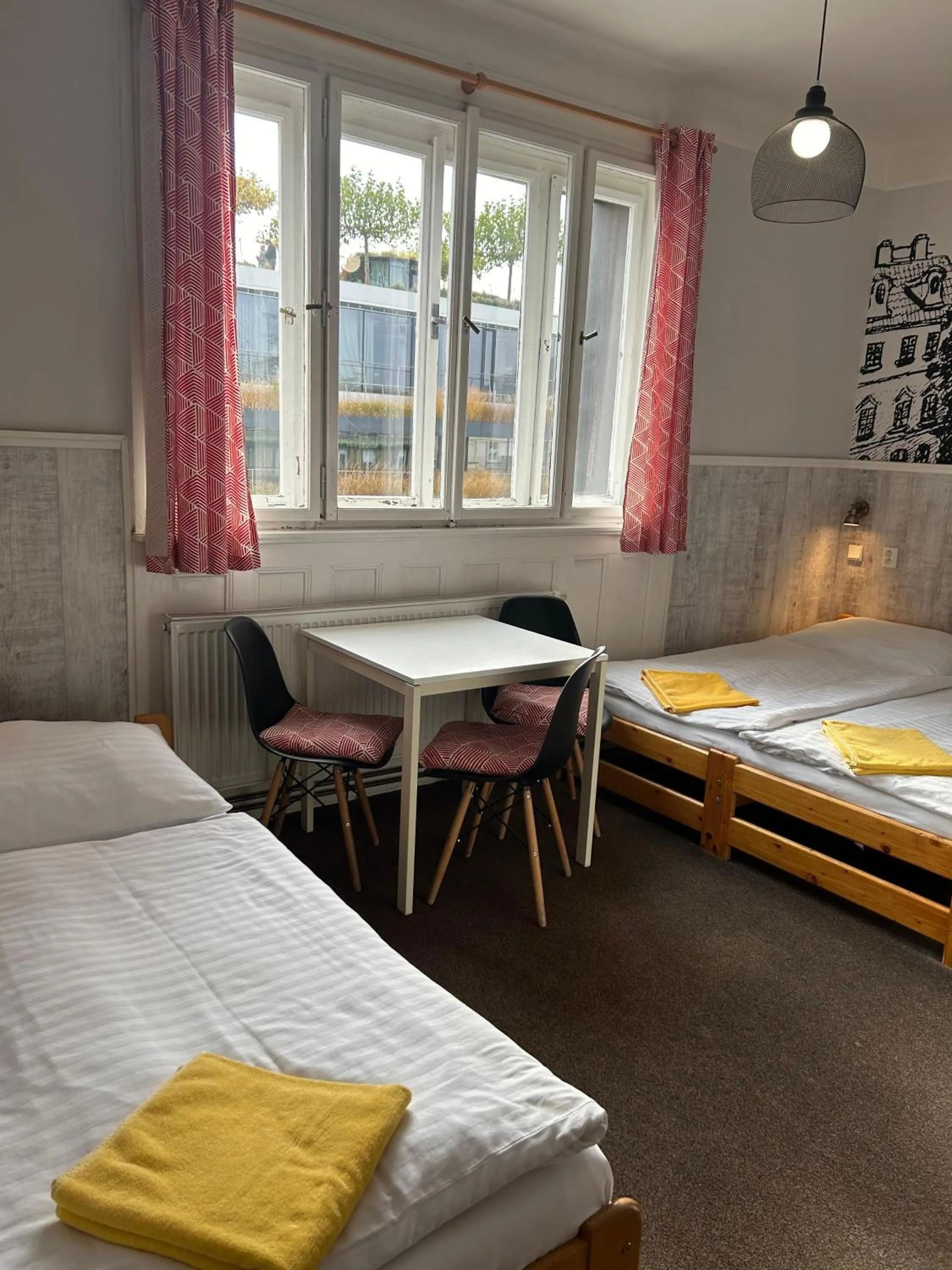 Bed in Hostel Downtown