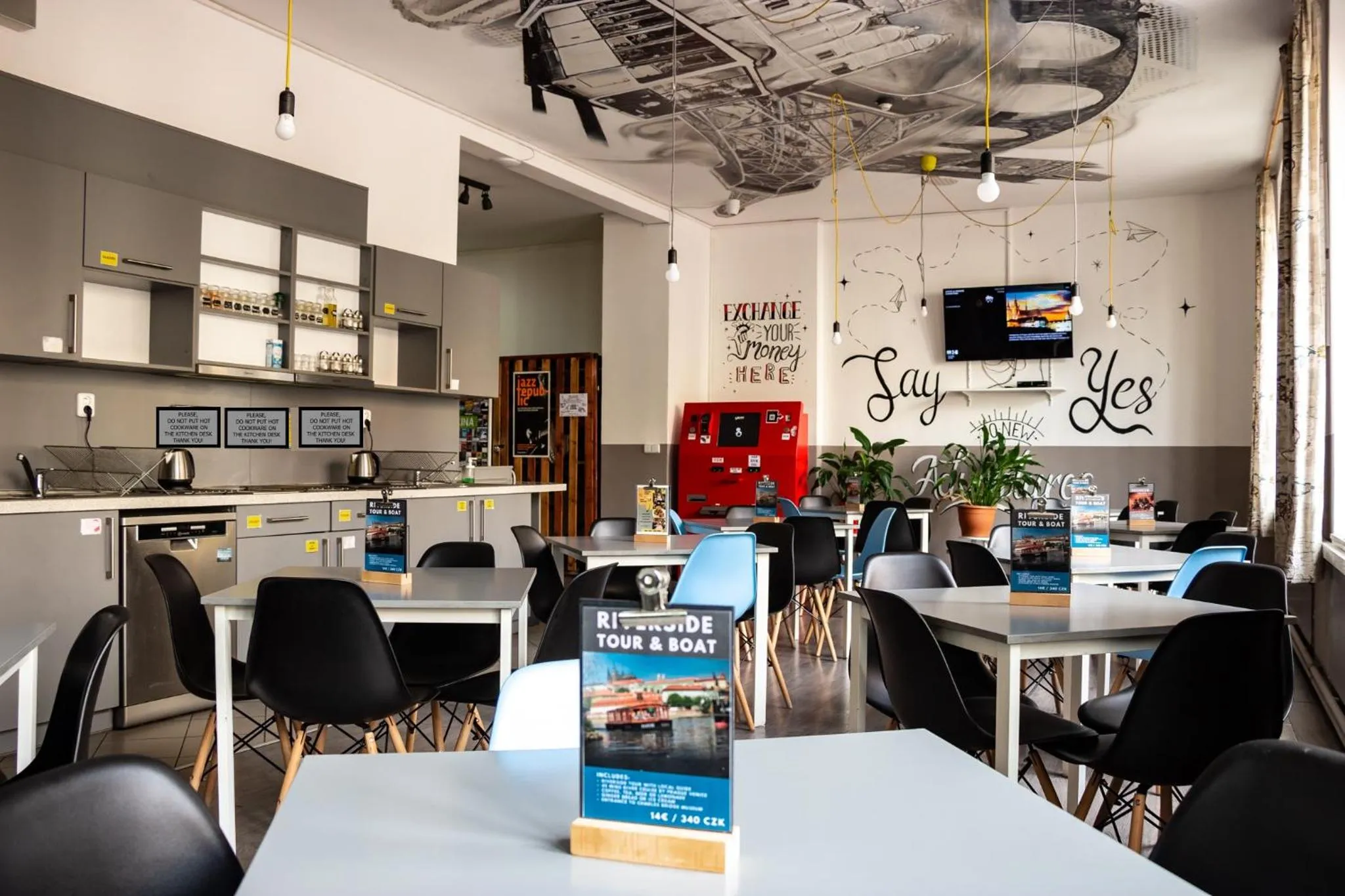 Restaurant/places to eat in Hostel Downtown