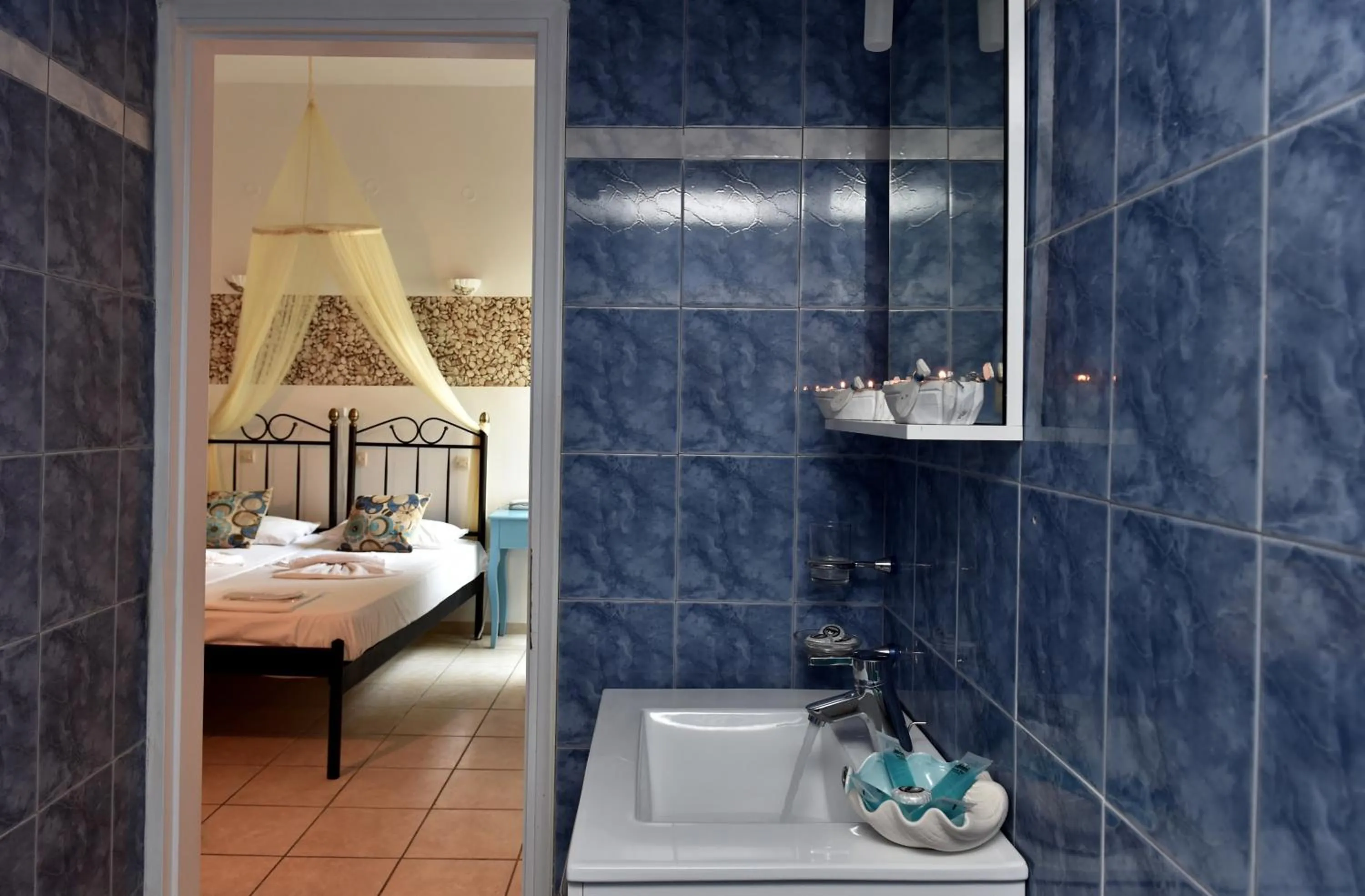 Shower, Bed in Aphrodite Boutique Hotel