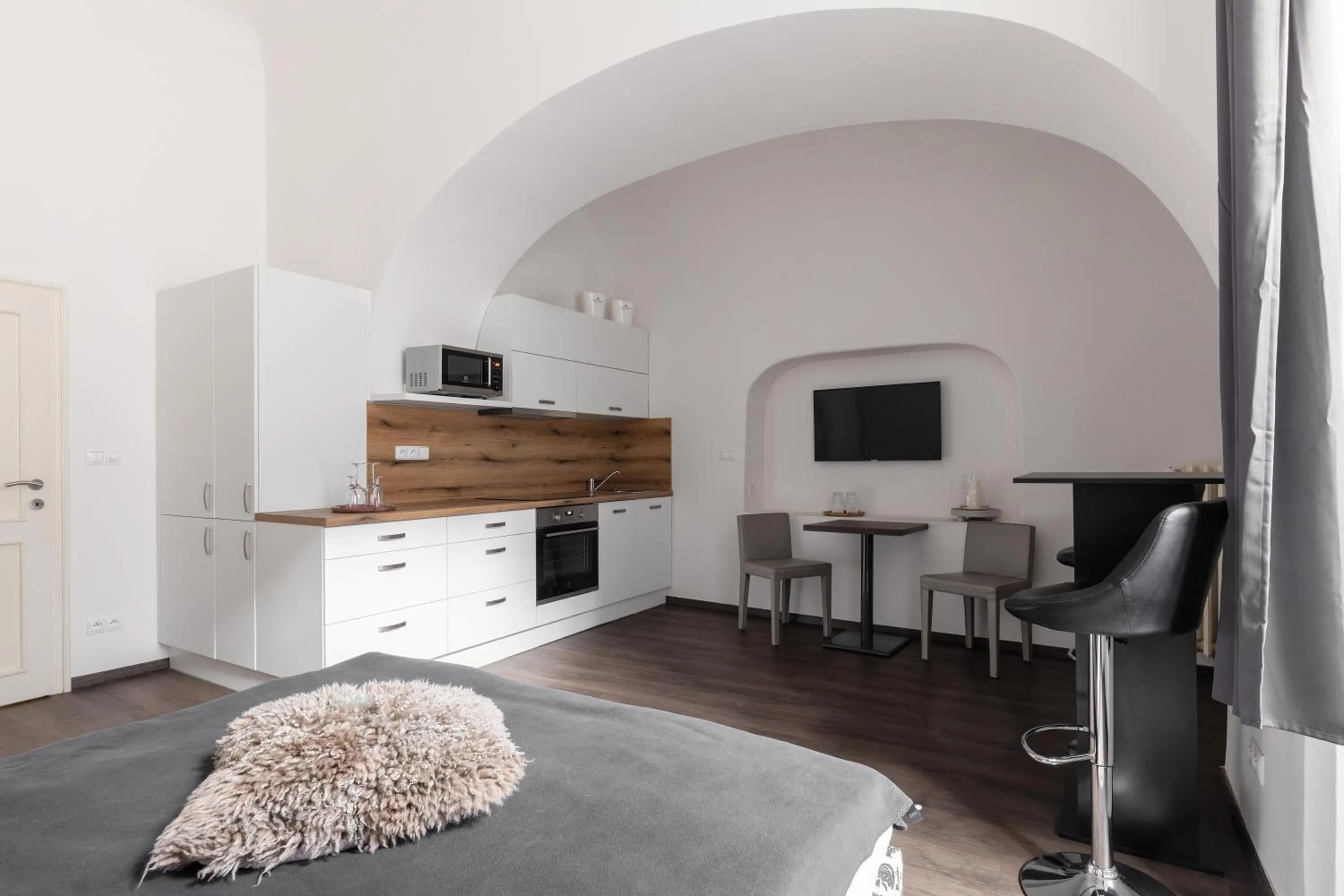 Kitchen or kitchenette in Old Town Square Residence by Emblem