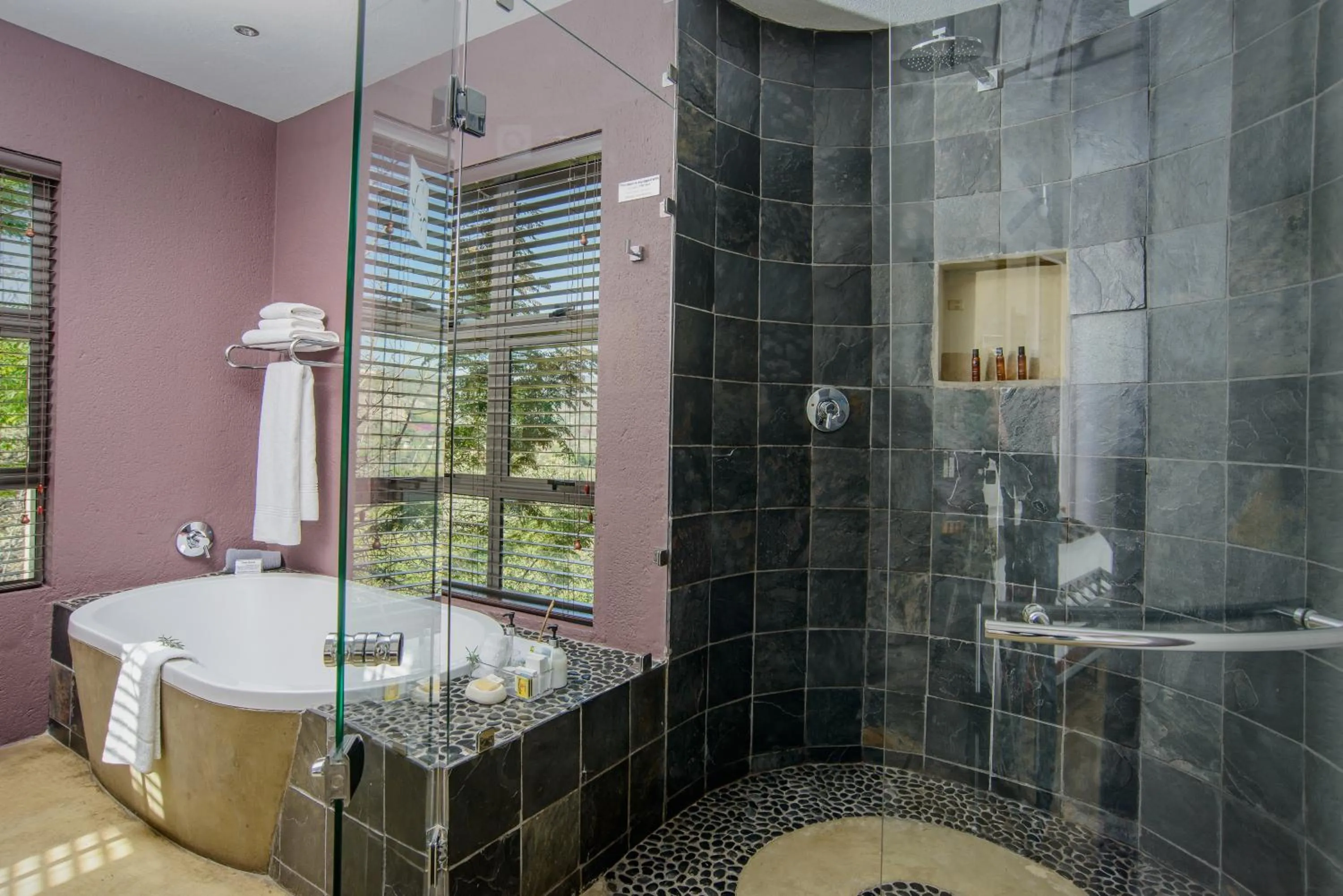 Bathroom in Francolin Lodge
