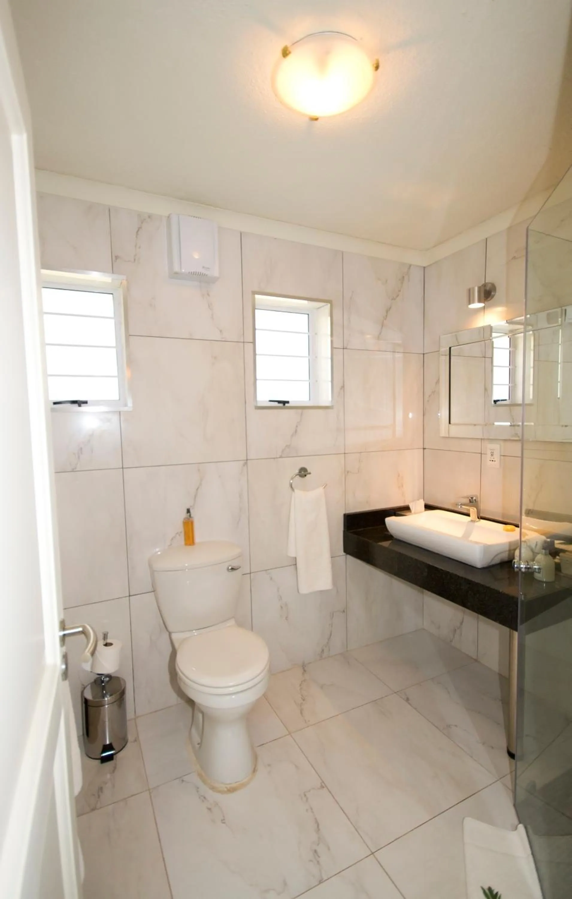 Bathroom in Loerie's Call Guesthouse