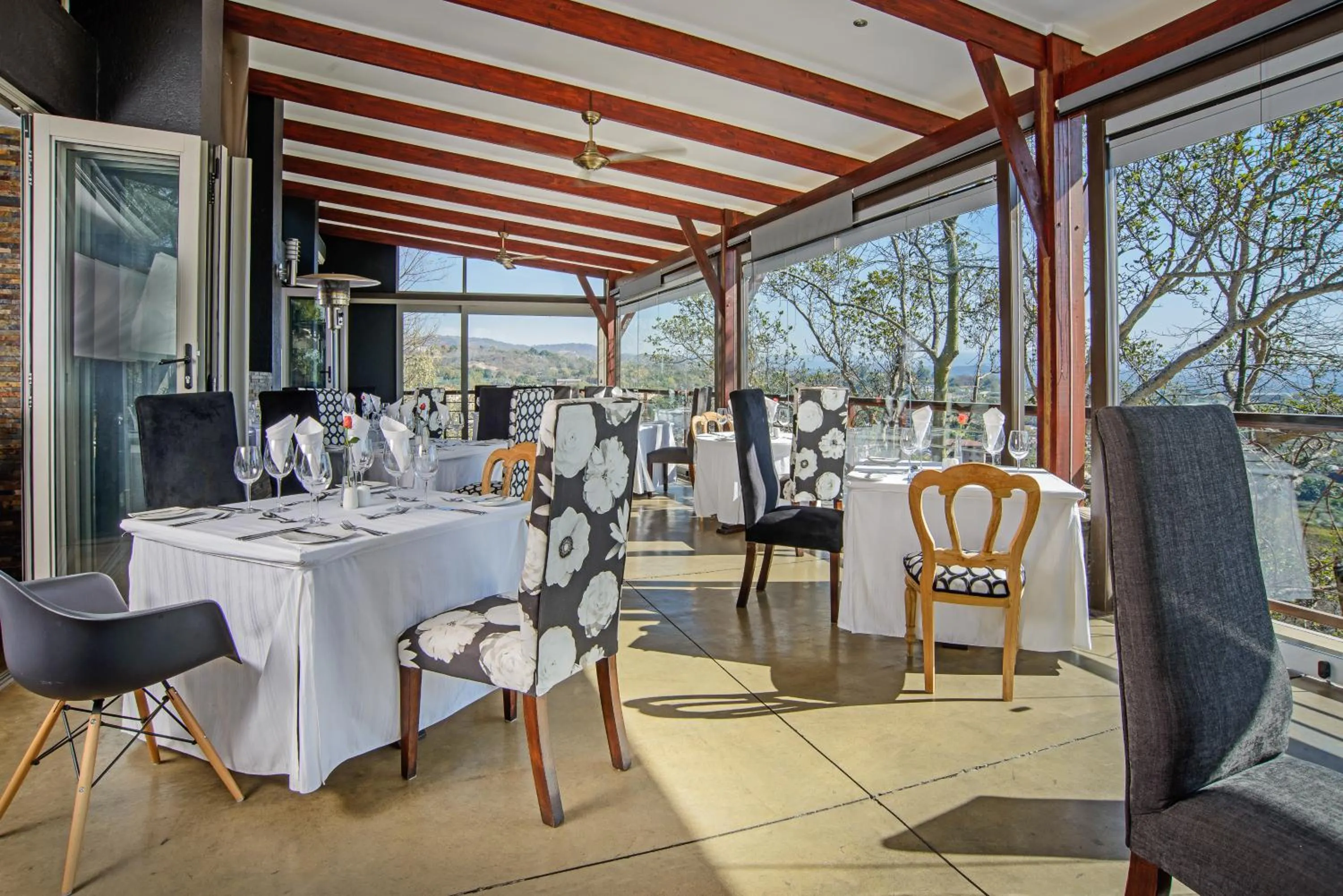 Restaurant/places to eat in Loerie's Call Guesthouse