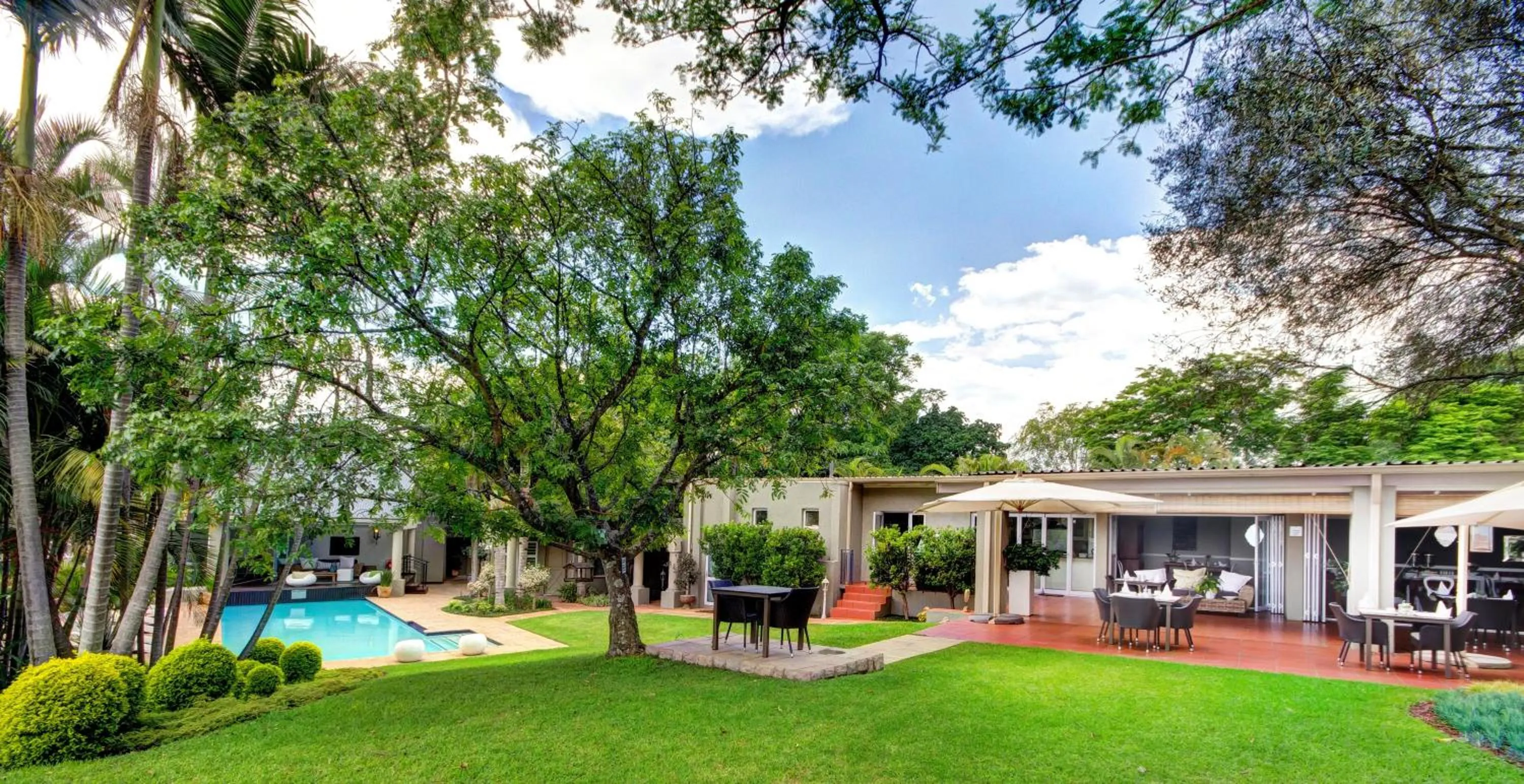 Restaurant/places to eat in Loerie's Call Guesthouse