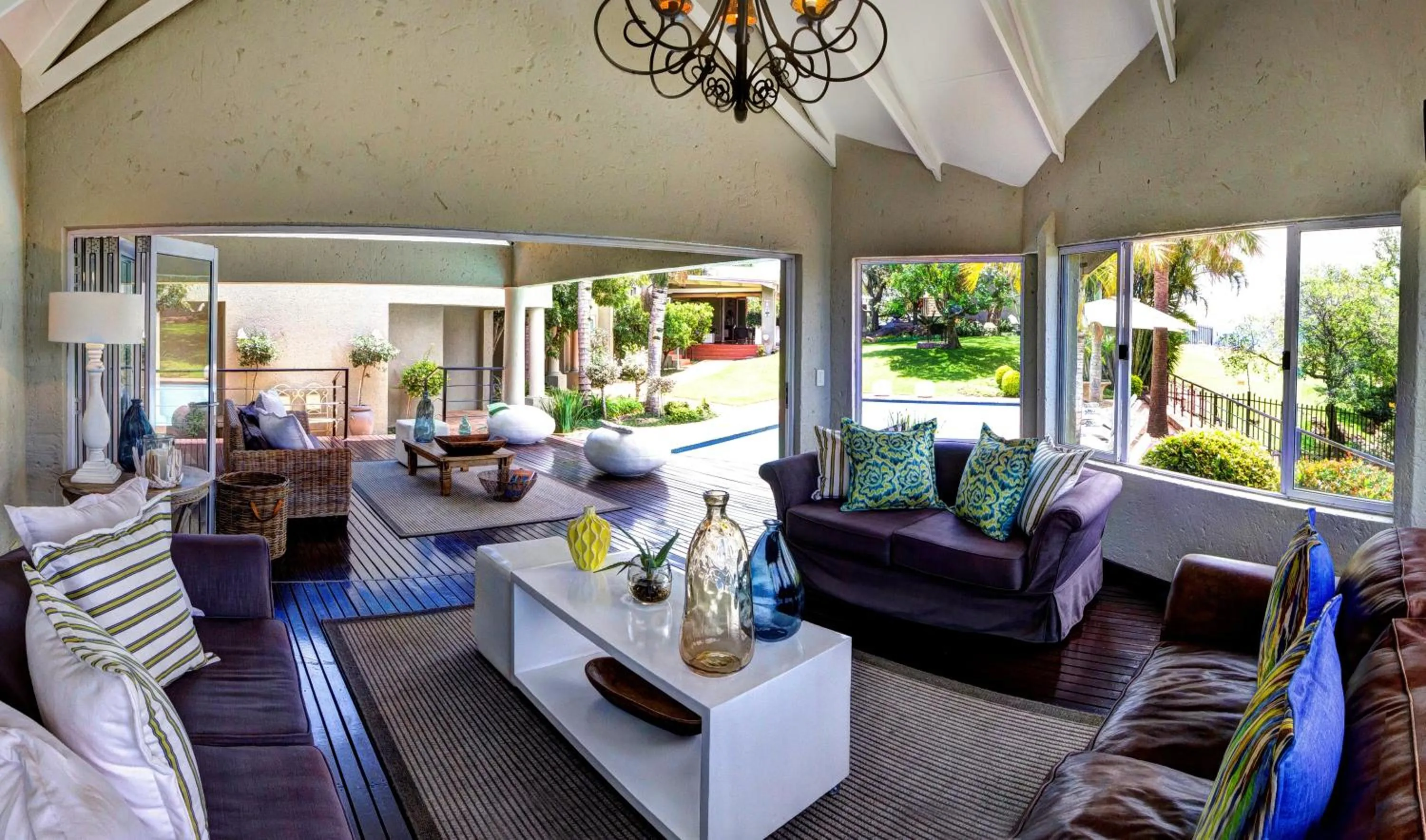 Lounge or bar in Loerie's Call Guesthouse