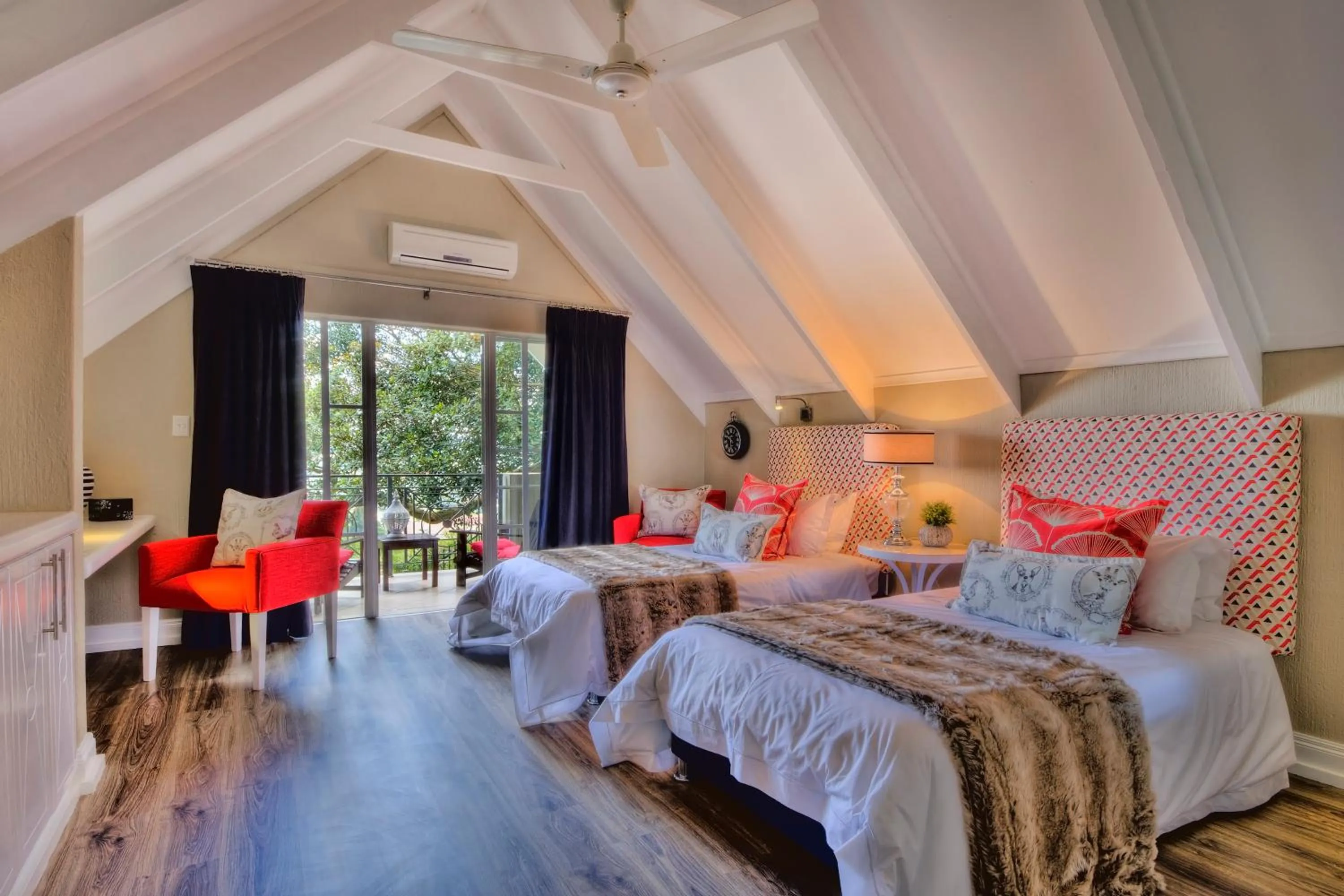 Photo of the whole room, Bed in Loerie's Call Guesthouse