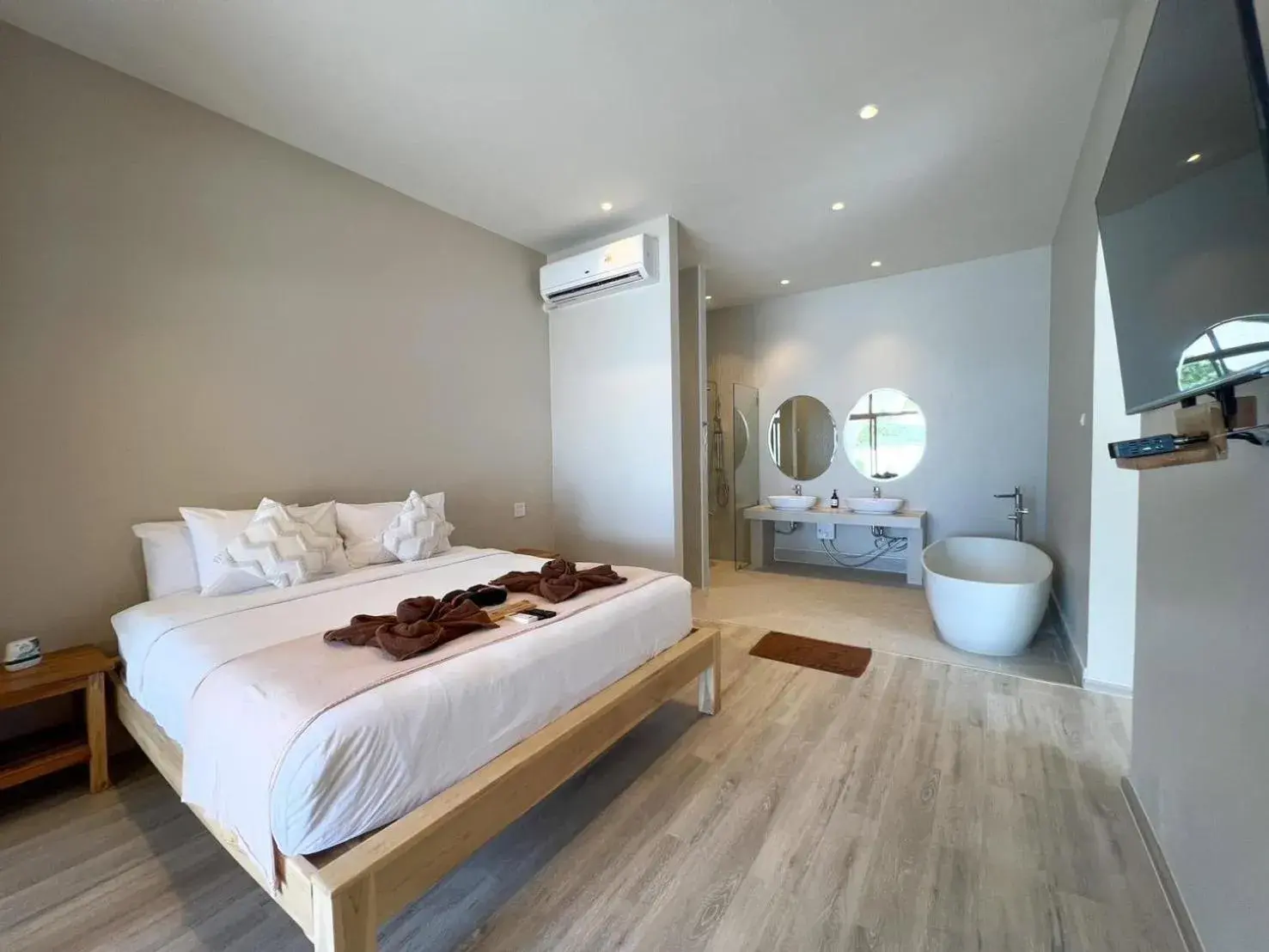 Villa - Beach Front in Siam Beach Resort Koh Kood Villa - Beach Front in Siam Beach Resort Koh Kood