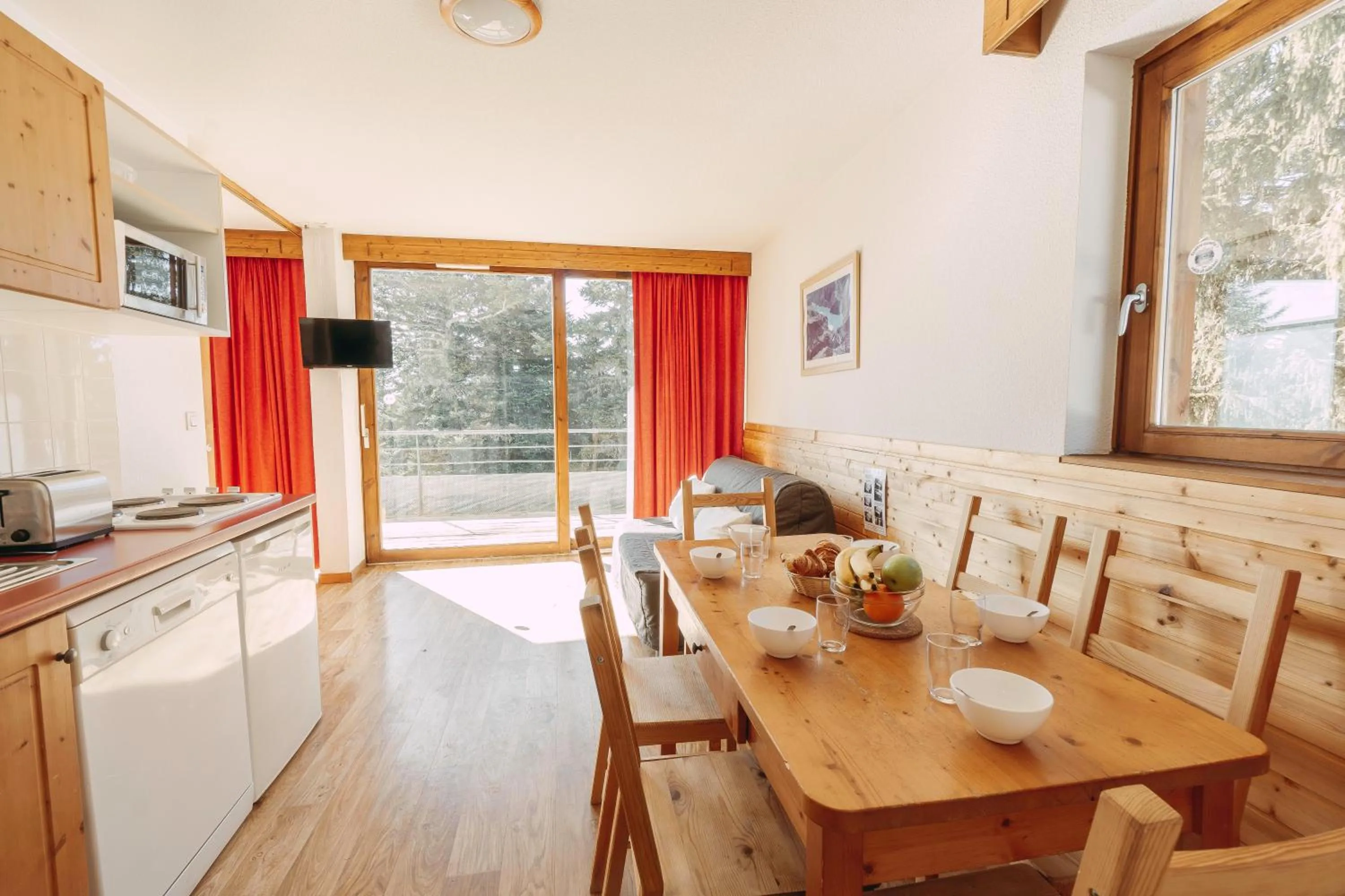 One-Bedroom Apartment (6 Adults) with Mountain View in Résidence Les Villages du Bachat