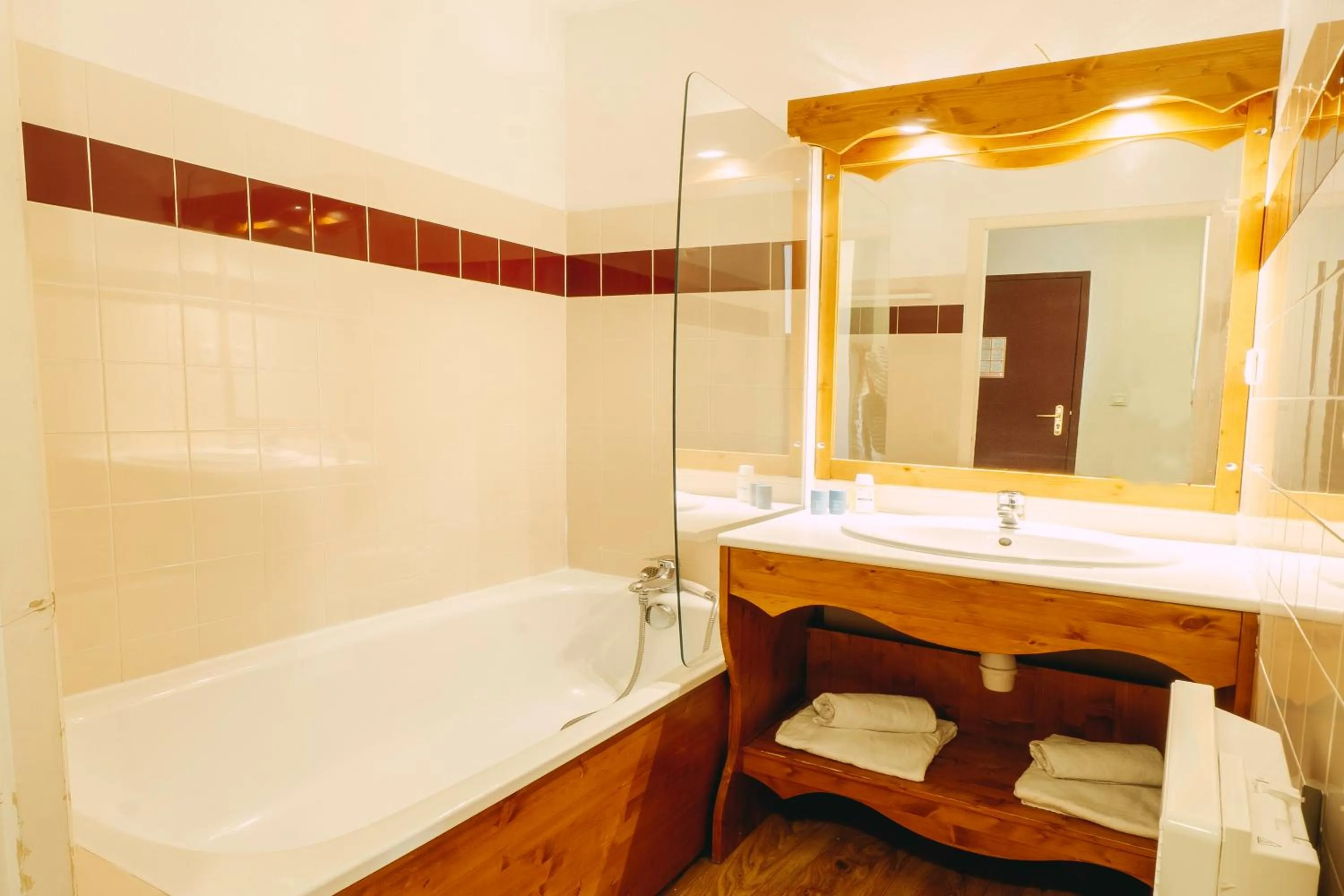 One-Bedroom Apartment (6 Adults) in Résidences Les Villages du Bachat (by Popinns)