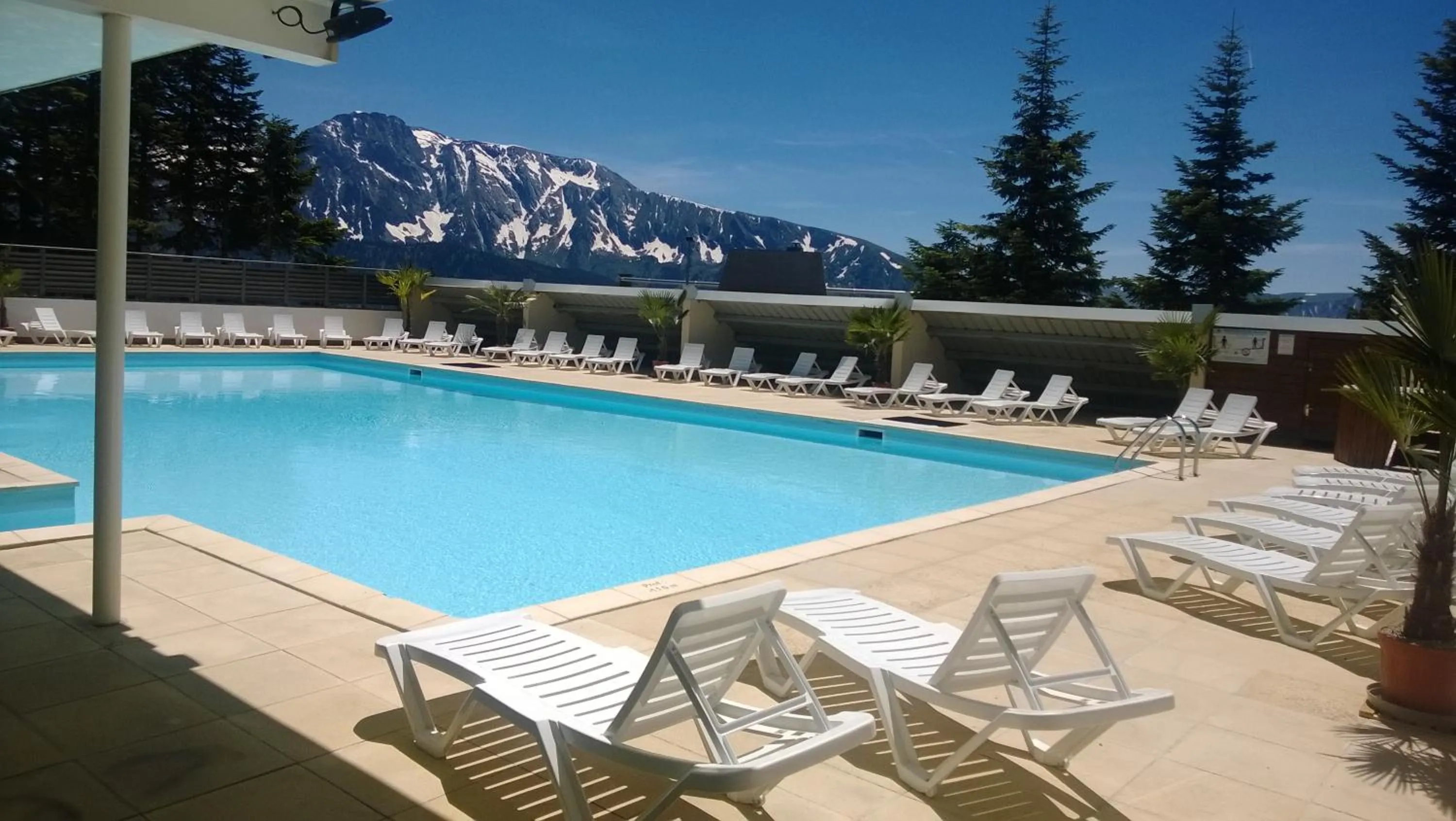 Swimming pool in Résidence Les Villages du Bachat