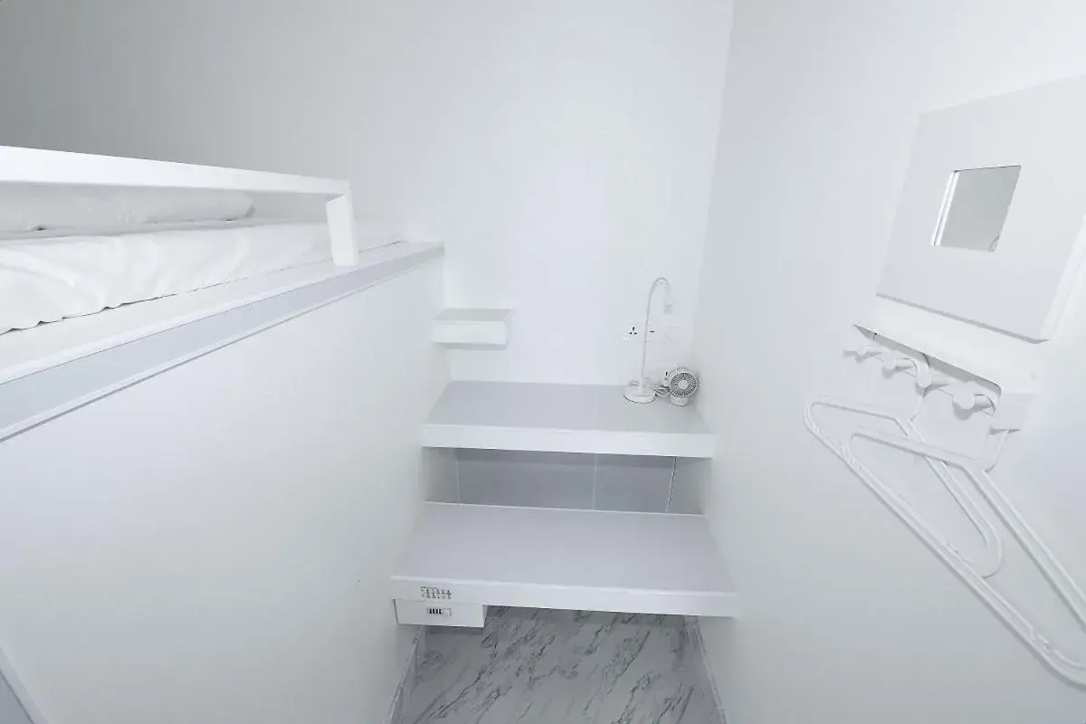 Deluxe Capsule C - Male Only in Gwanganli Hotel 1 Deluxe Capsule C - Male Only in Gwanganli Hotel 1