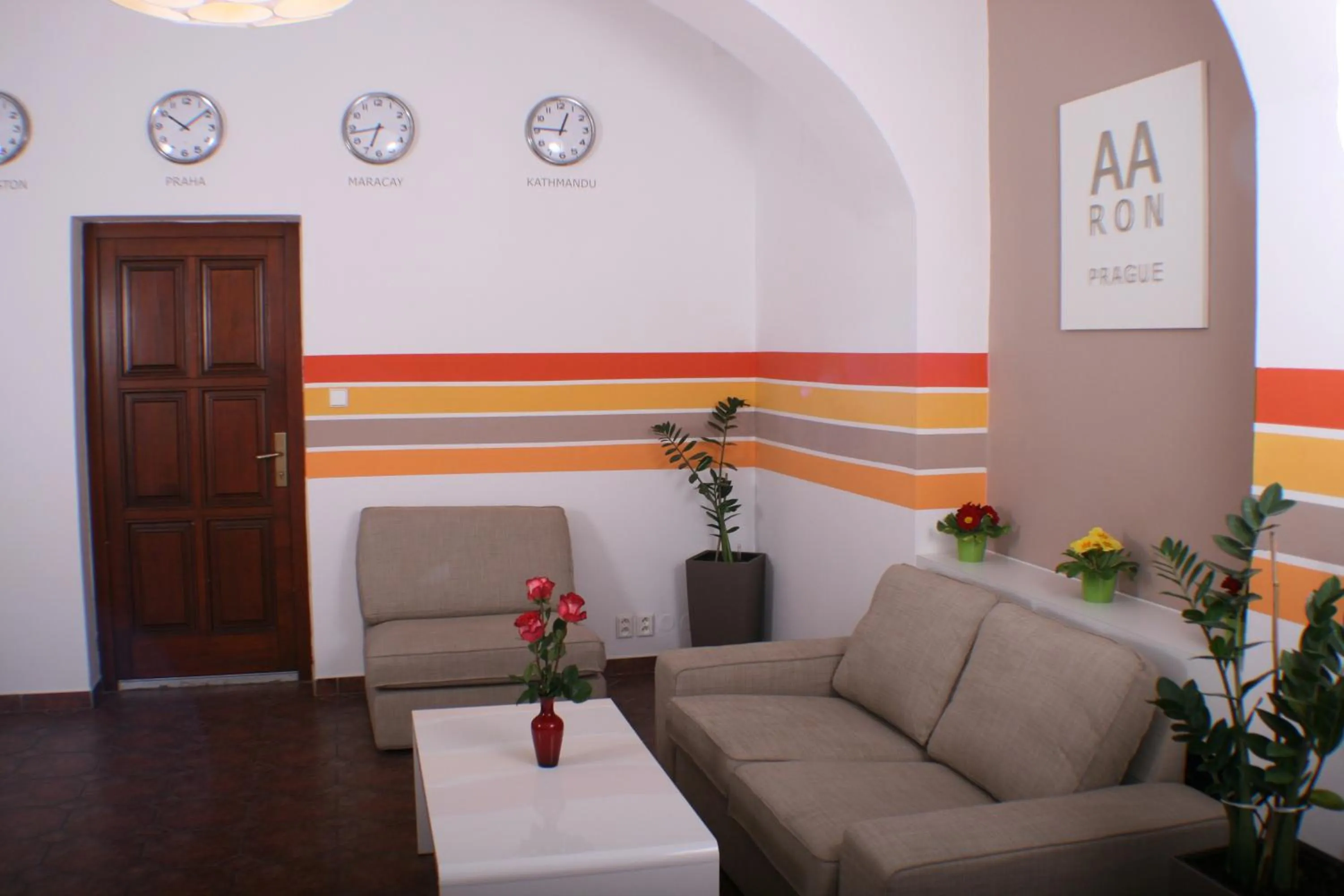 Lobby or reception in Aaron