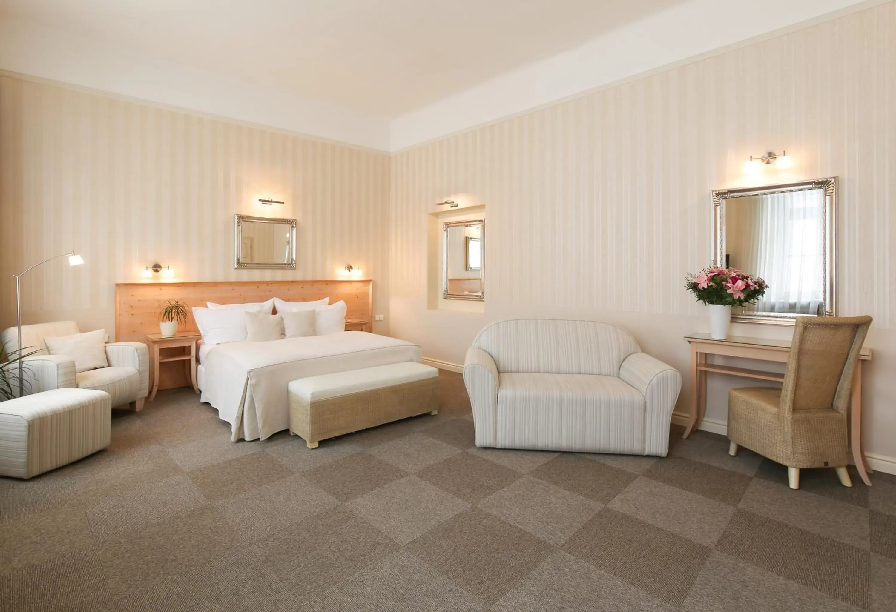 Deluxe King Suite in Unitas Hotel Deluxe King Suite in Unitas Hotel