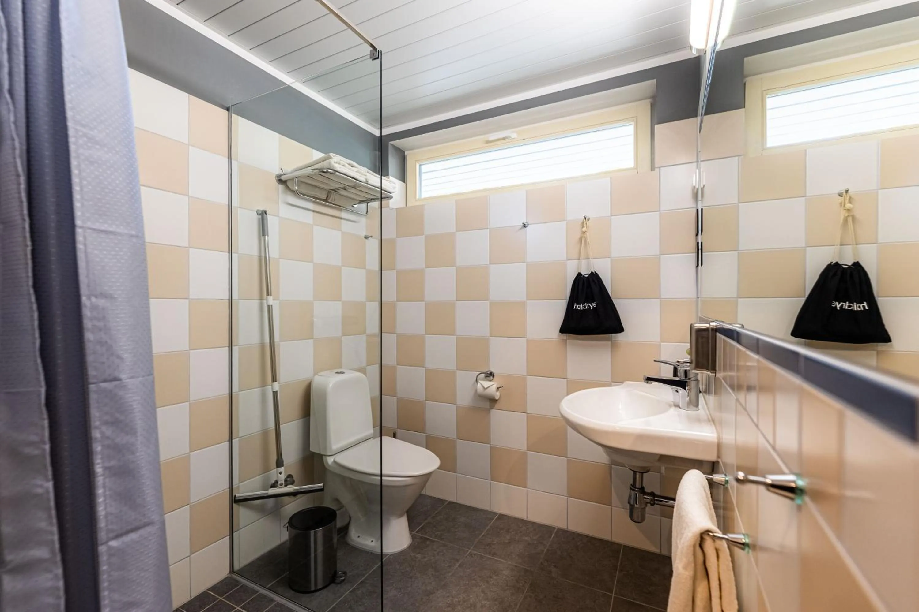 Shower in Hotel NOSPA