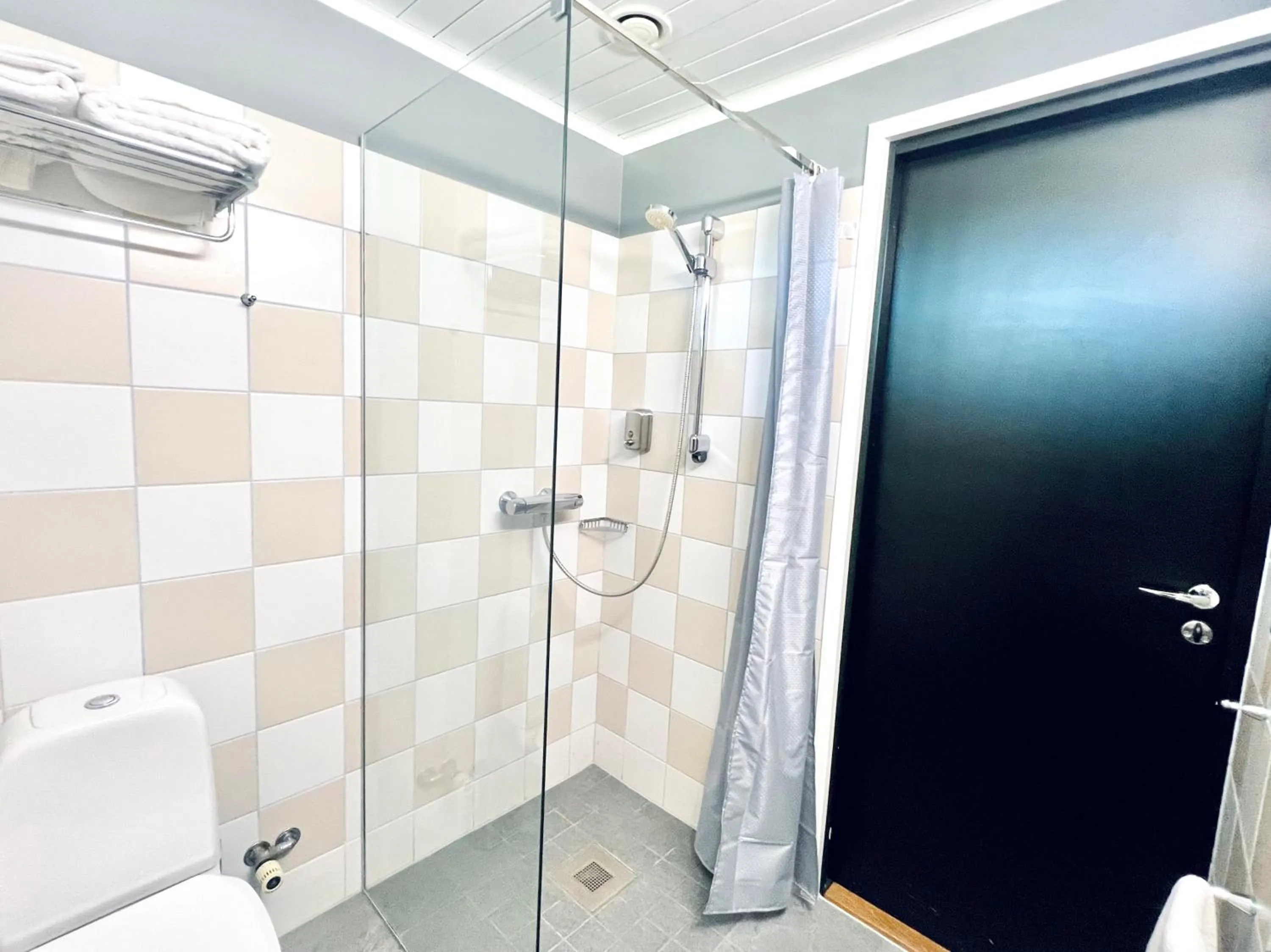 Shower in Hotel NOSPA