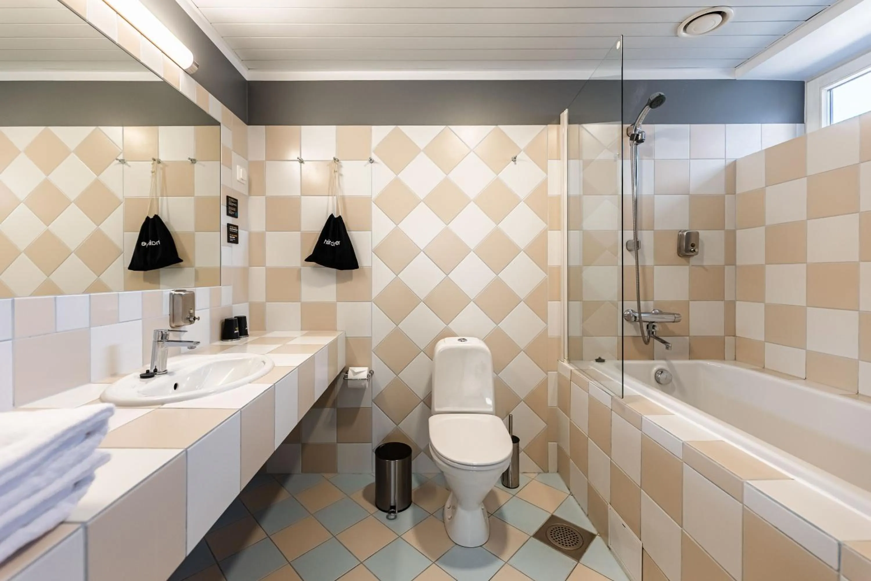 Shower in Hotel NOSPA