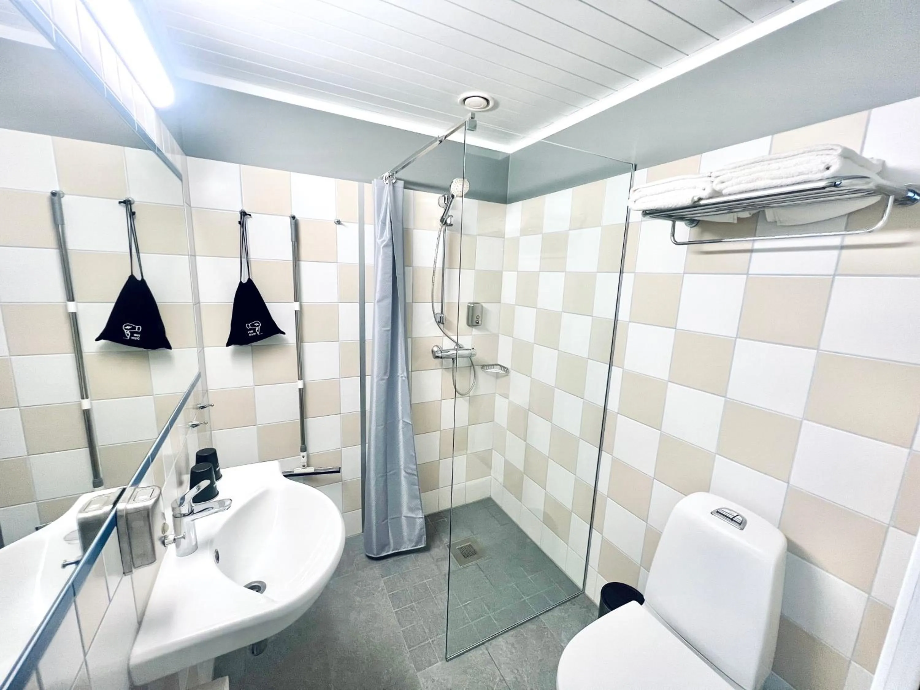 Shower in Hotel NOSPA