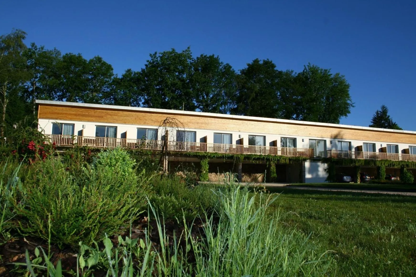 Facade/entrance in Logis Hotel du Lac
