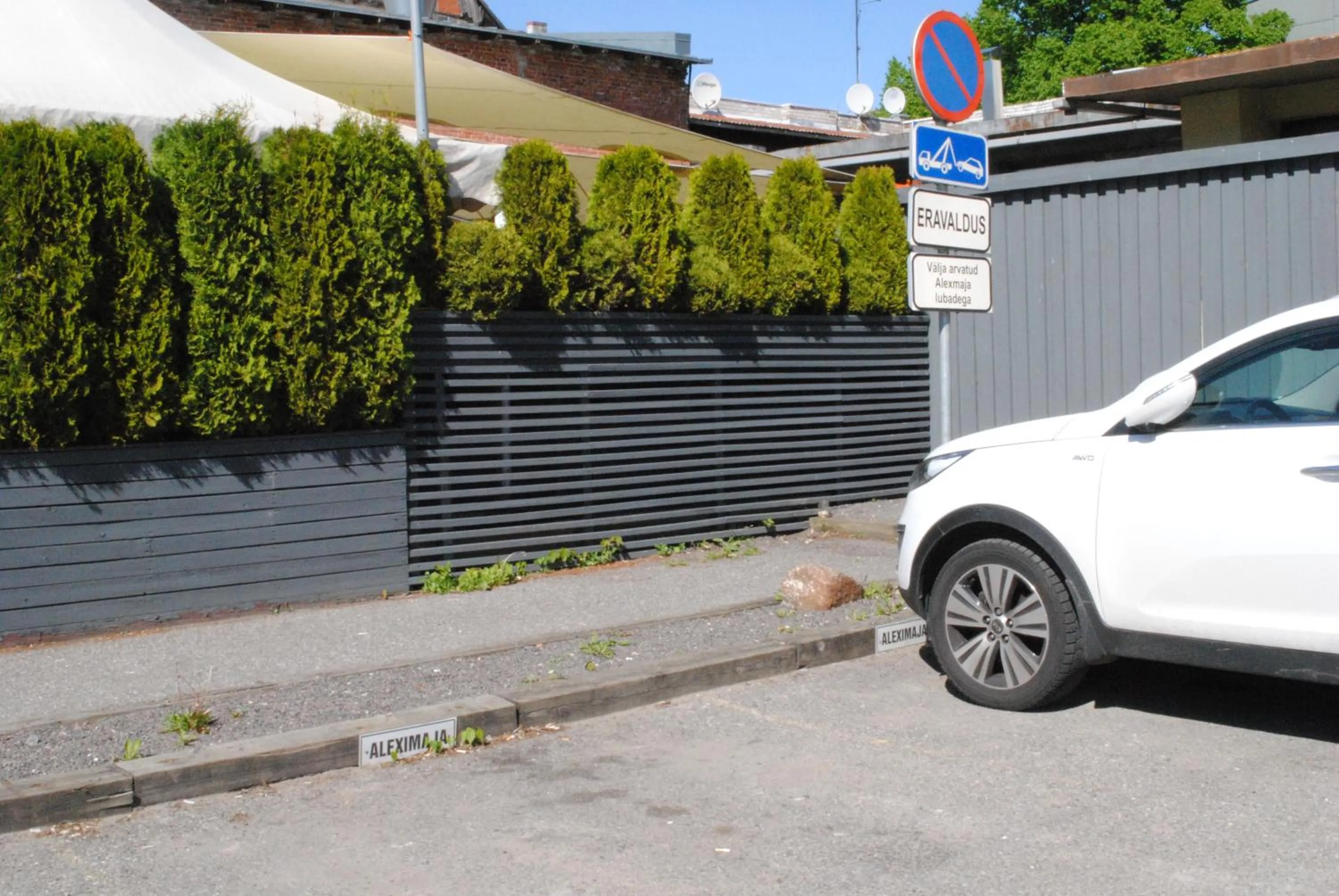 Parking in Alex Maja