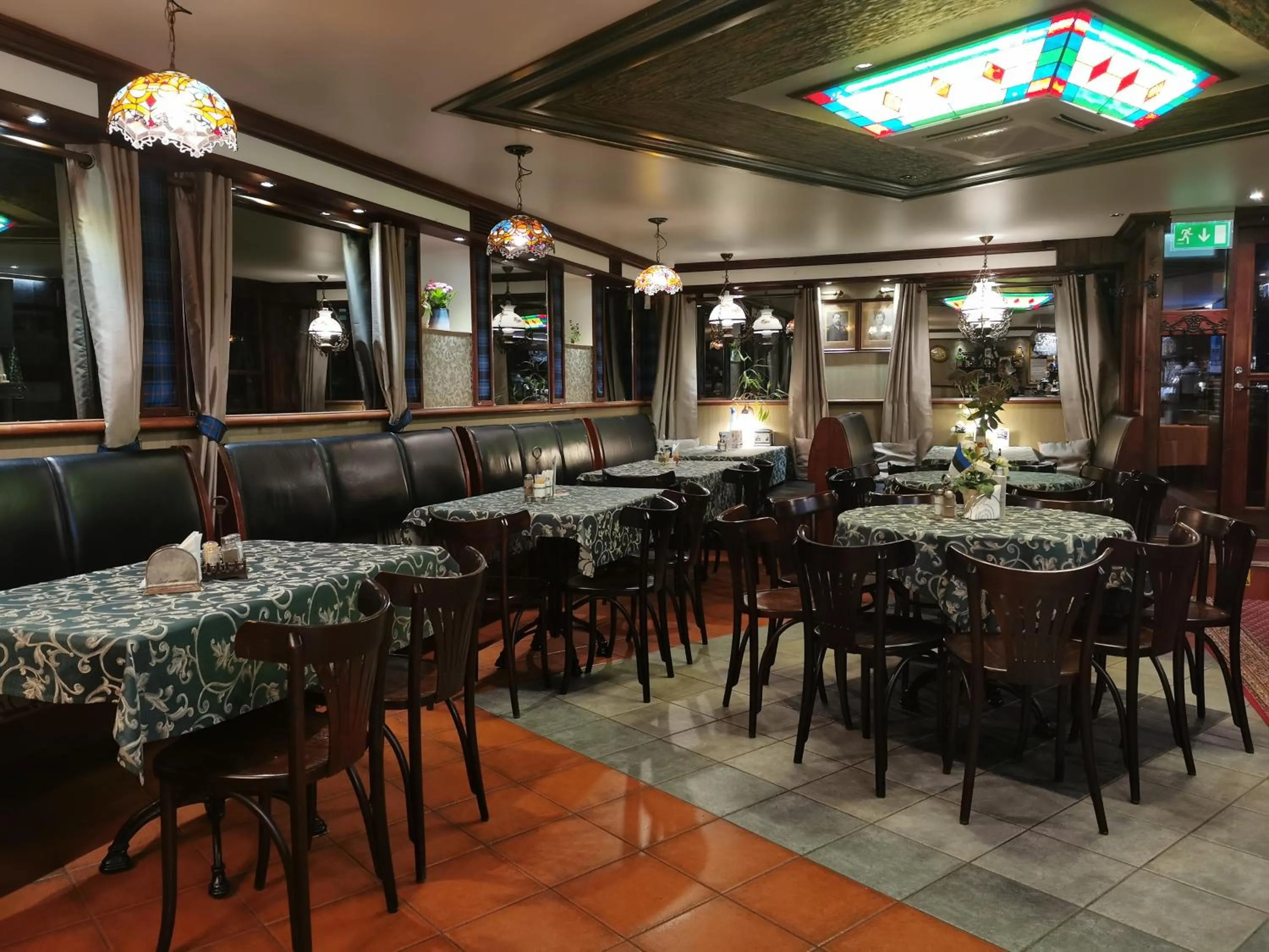 Restaurant/places to eat in Alex Maja