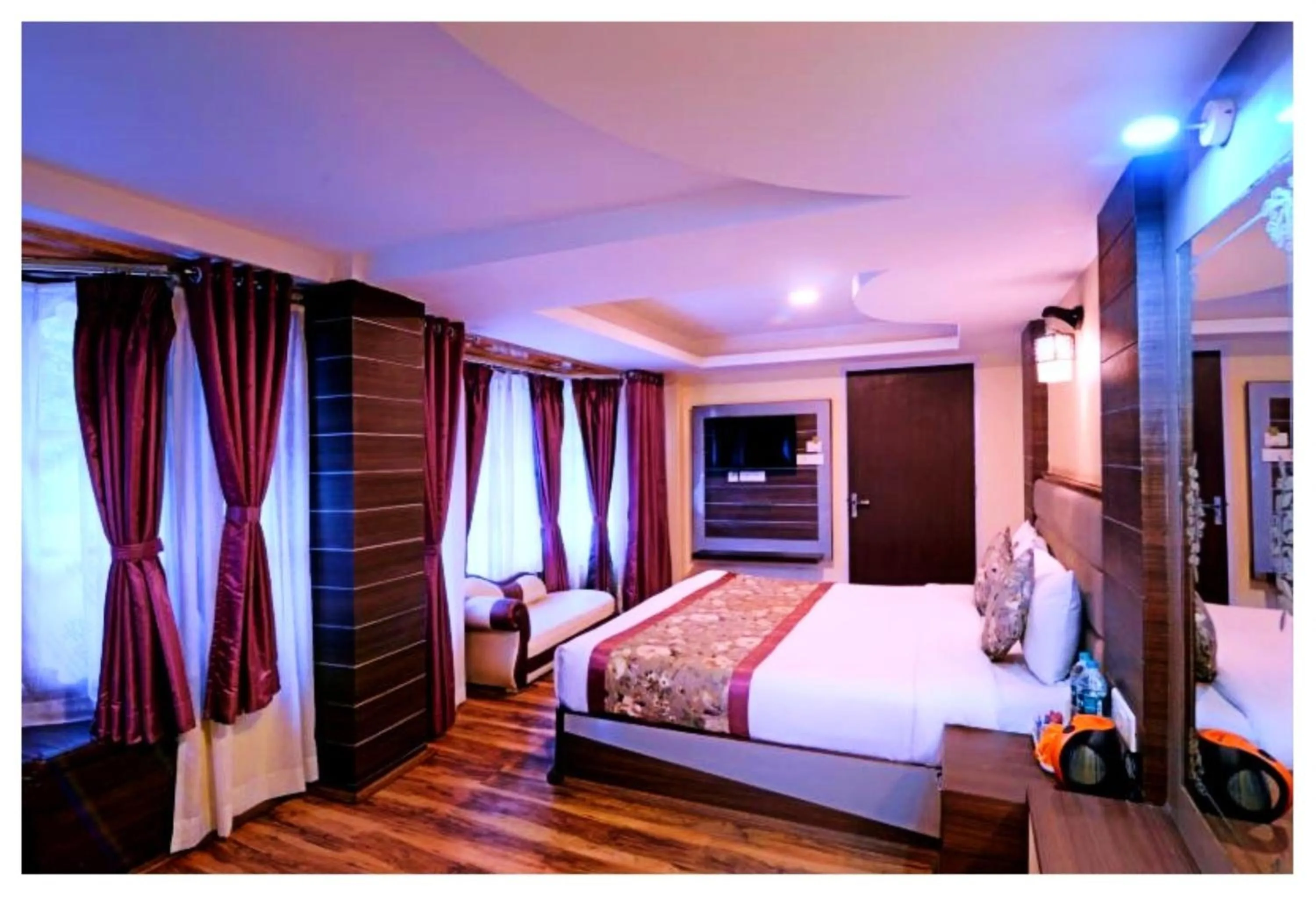 Communal lounge/ TV room, Bed in Hotel Zambala Retreat & Spa Darjeeling