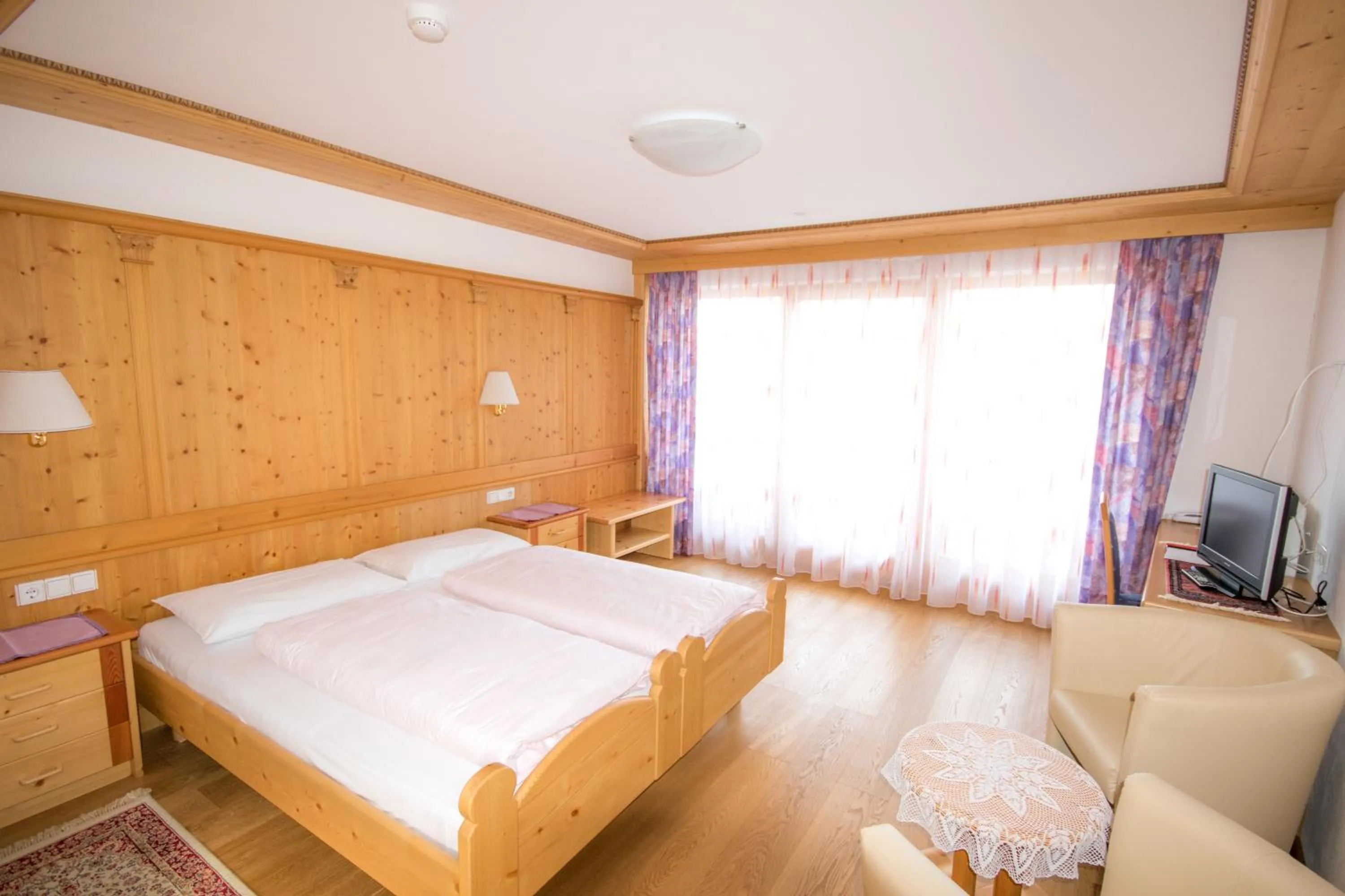 Photo of the whole room, Bed in Pension Maria