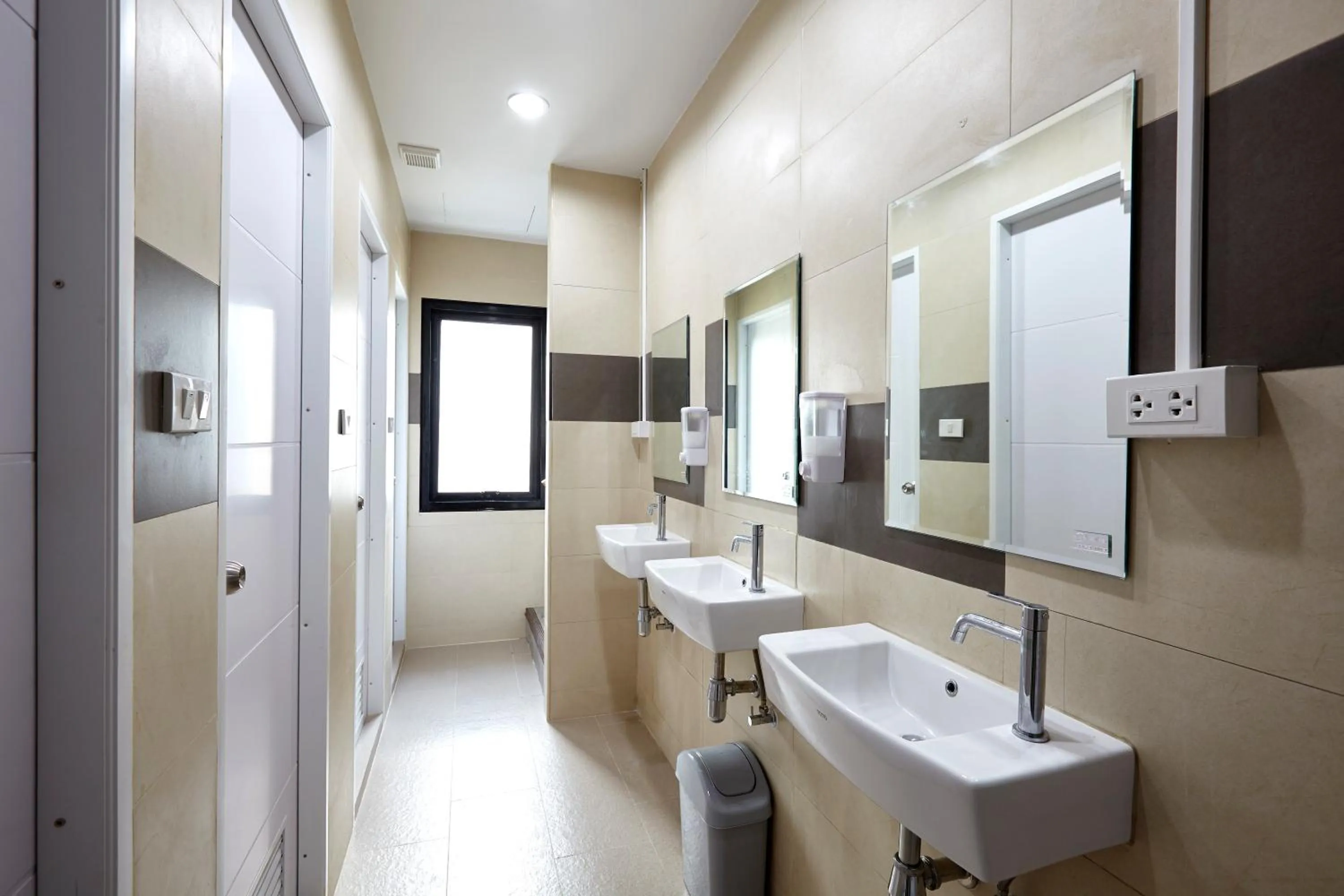 Bathroom in Le Bonheur Poshtel