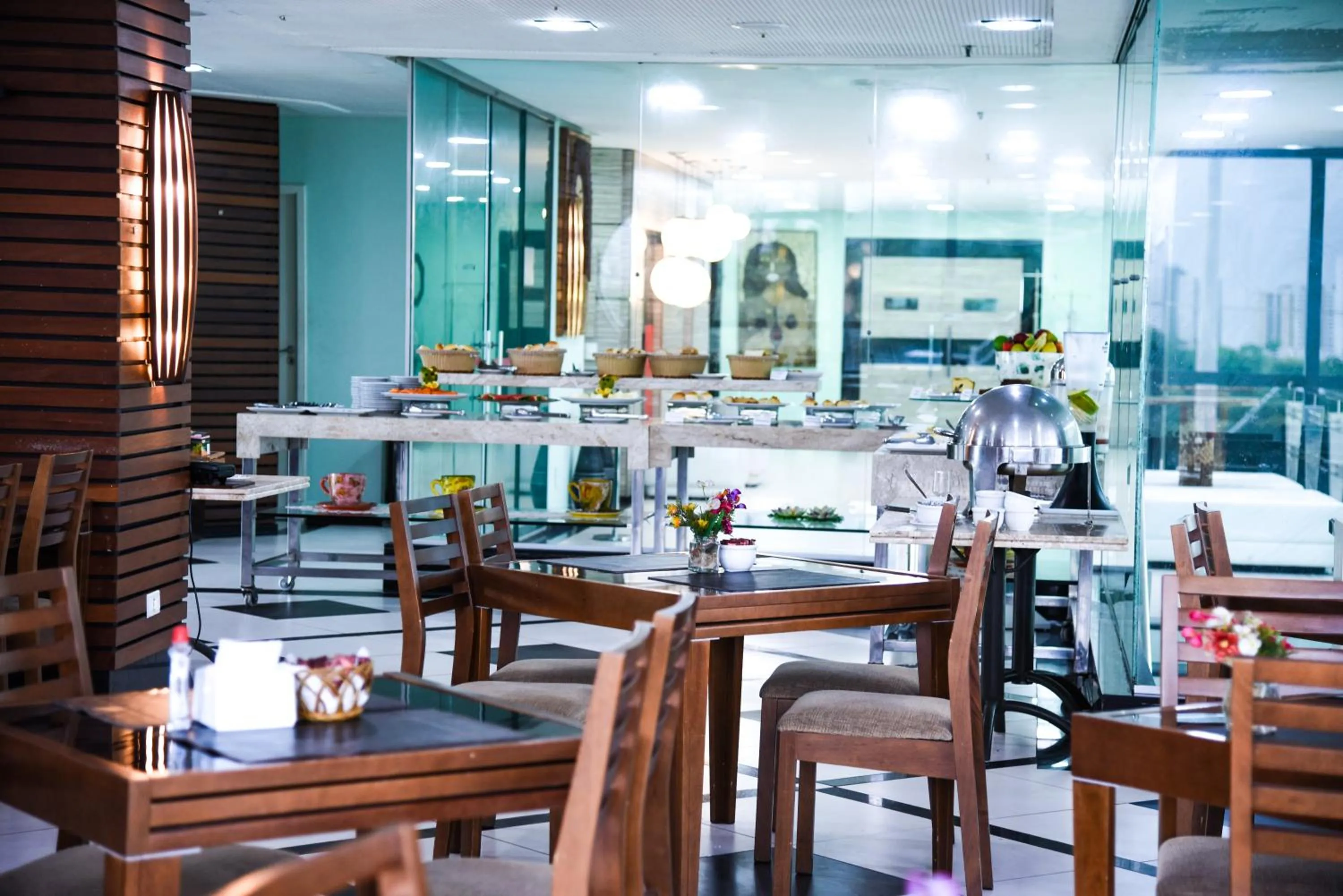 Restaurant/places to eat in Veleiros Mar Hotel