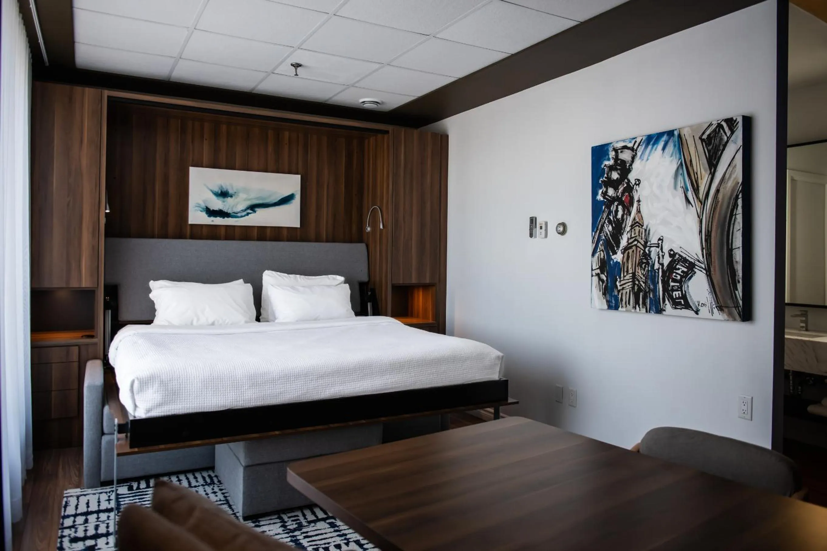 Bed in Hotel Chicoutimi, affilié à Hyvi