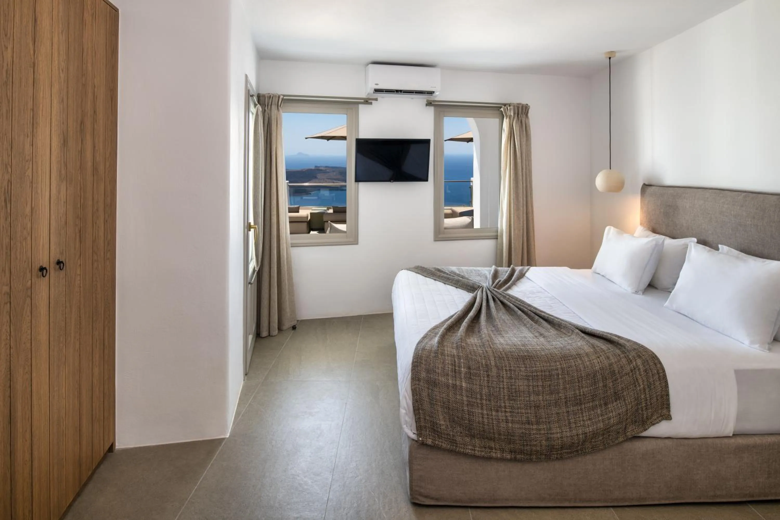 Photo of the whole room, Bed in Ira Hotel & Spa - Adults Only