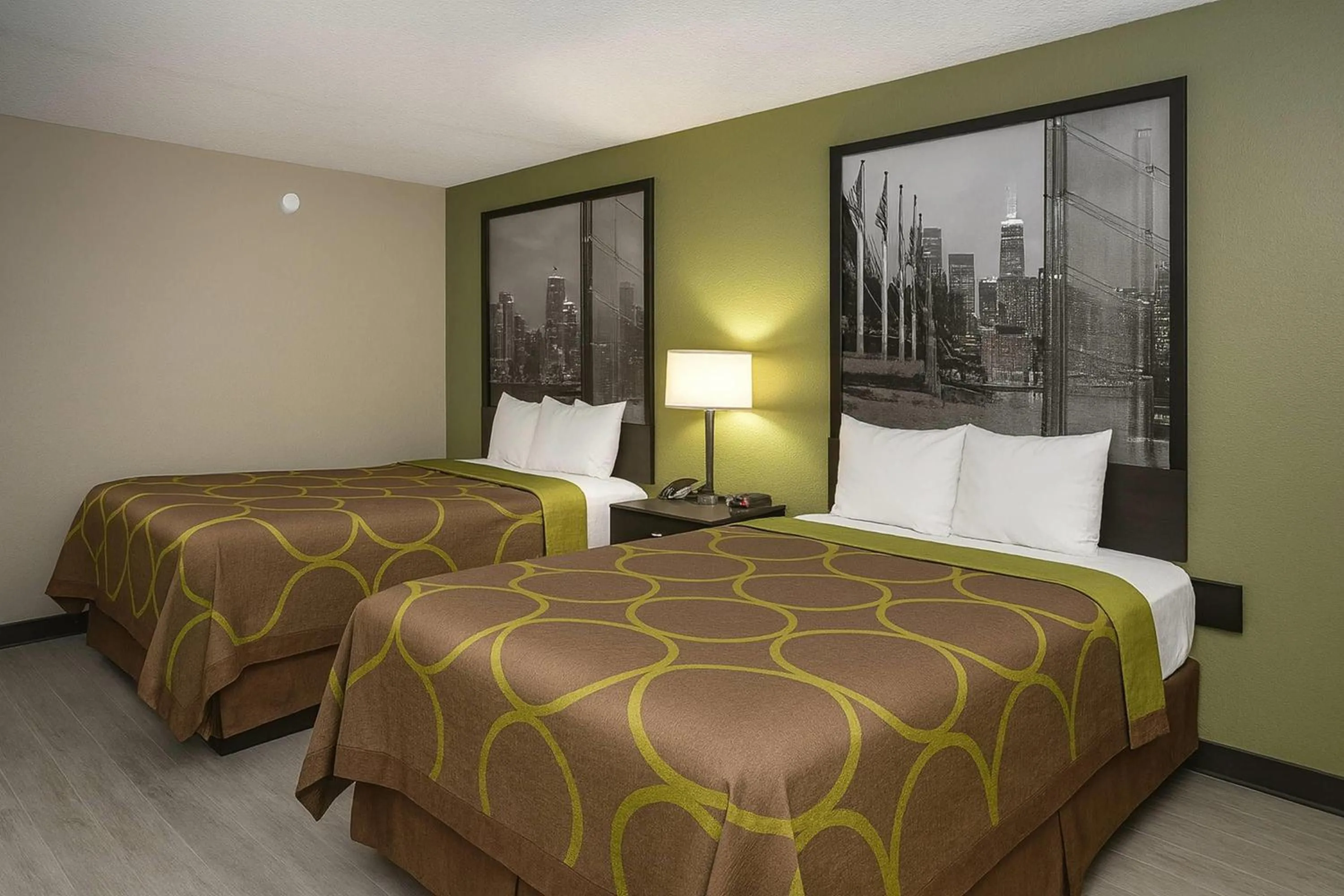 Photo of the whole room, Bed in Super 8 by Wyndham Indianapolis South