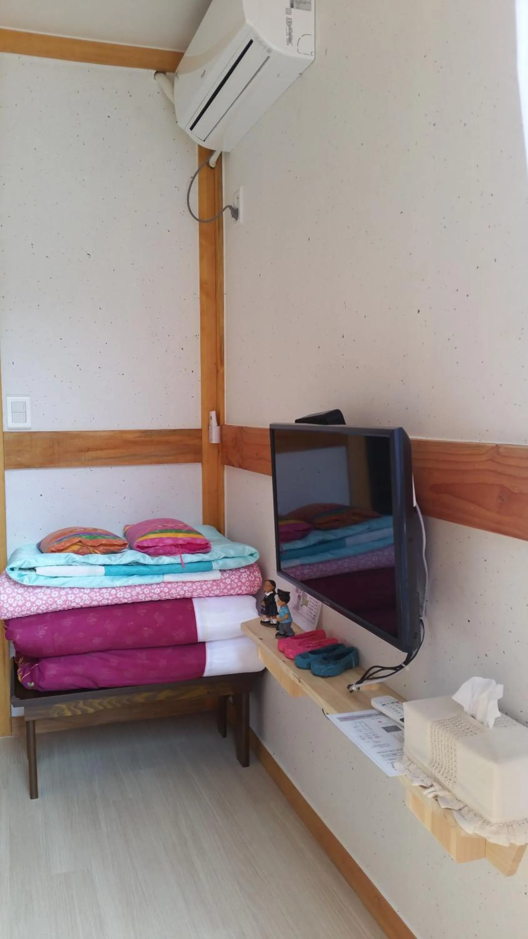 Bed in Jeongga Hanok