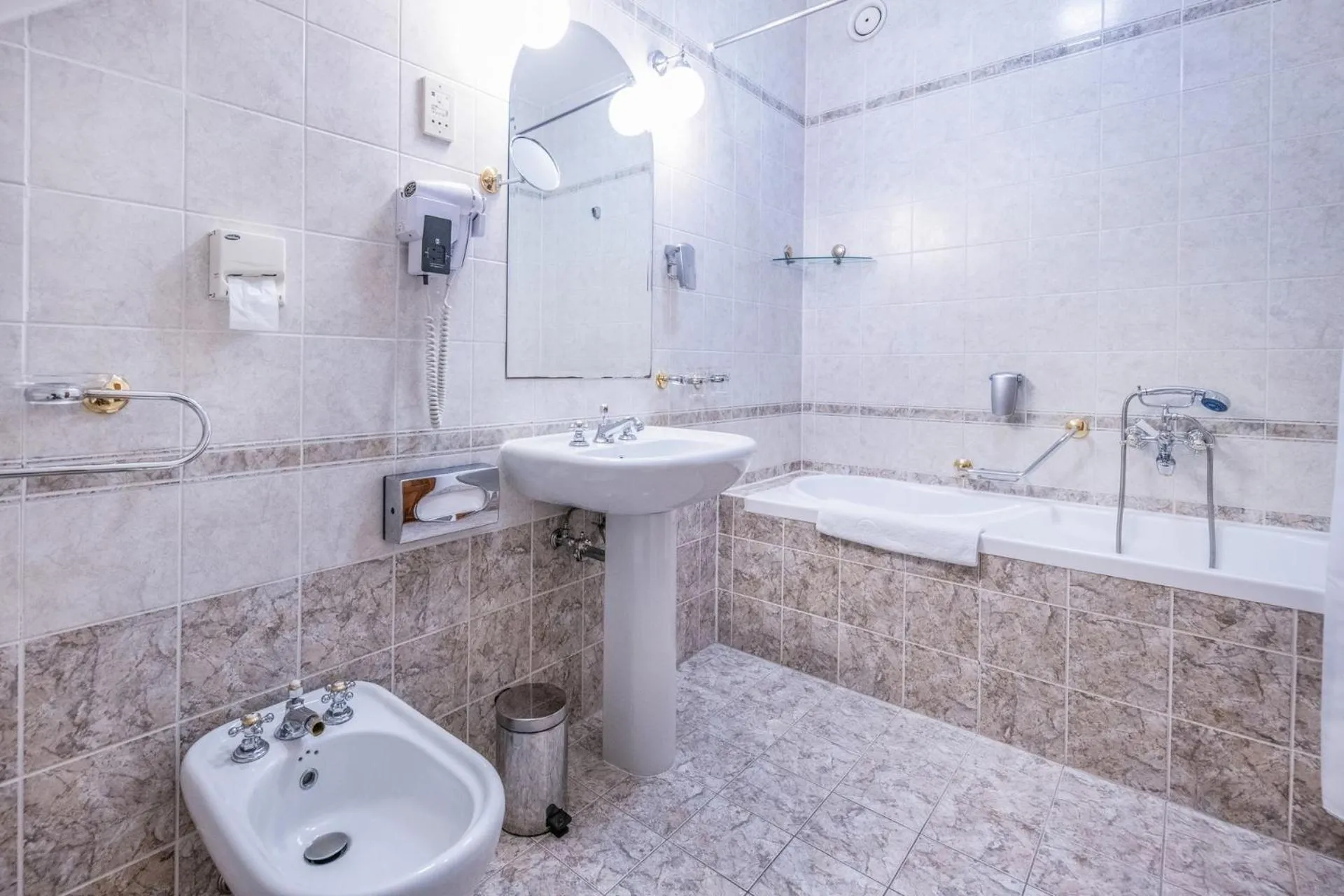 Kastélyhotel Sasvár Resort