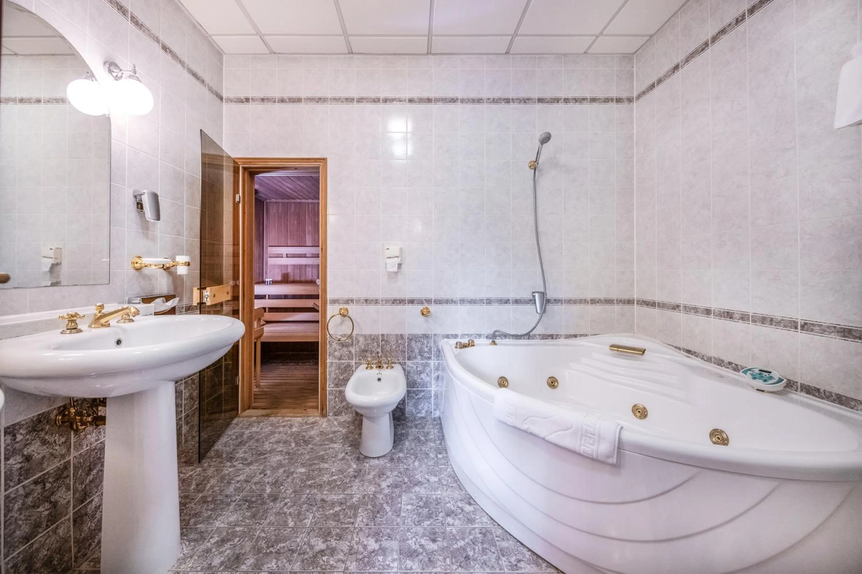 Kastélyhotel Sasvár Resort