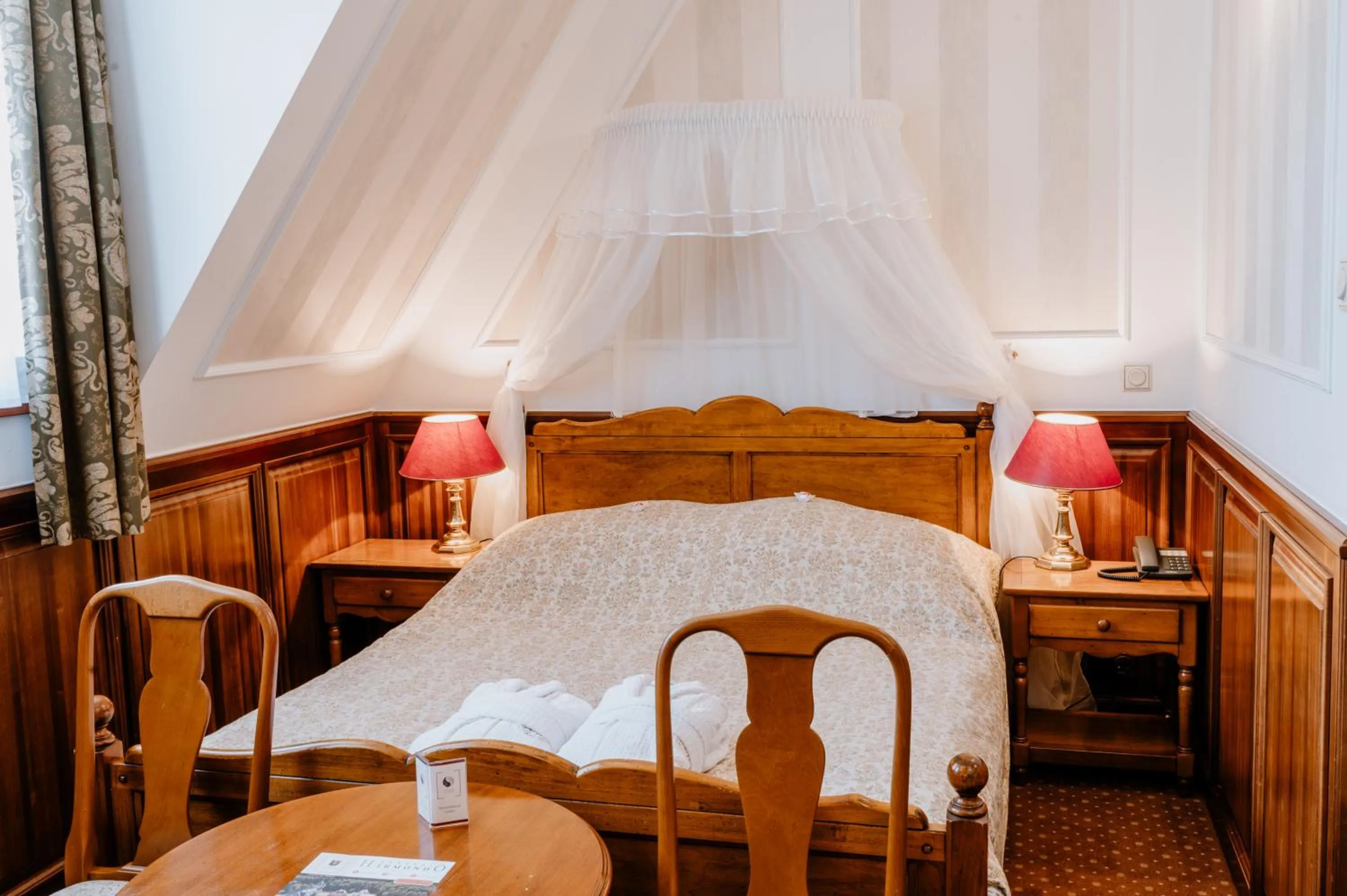 Bed in Kastélyhotel Sasvár Resort