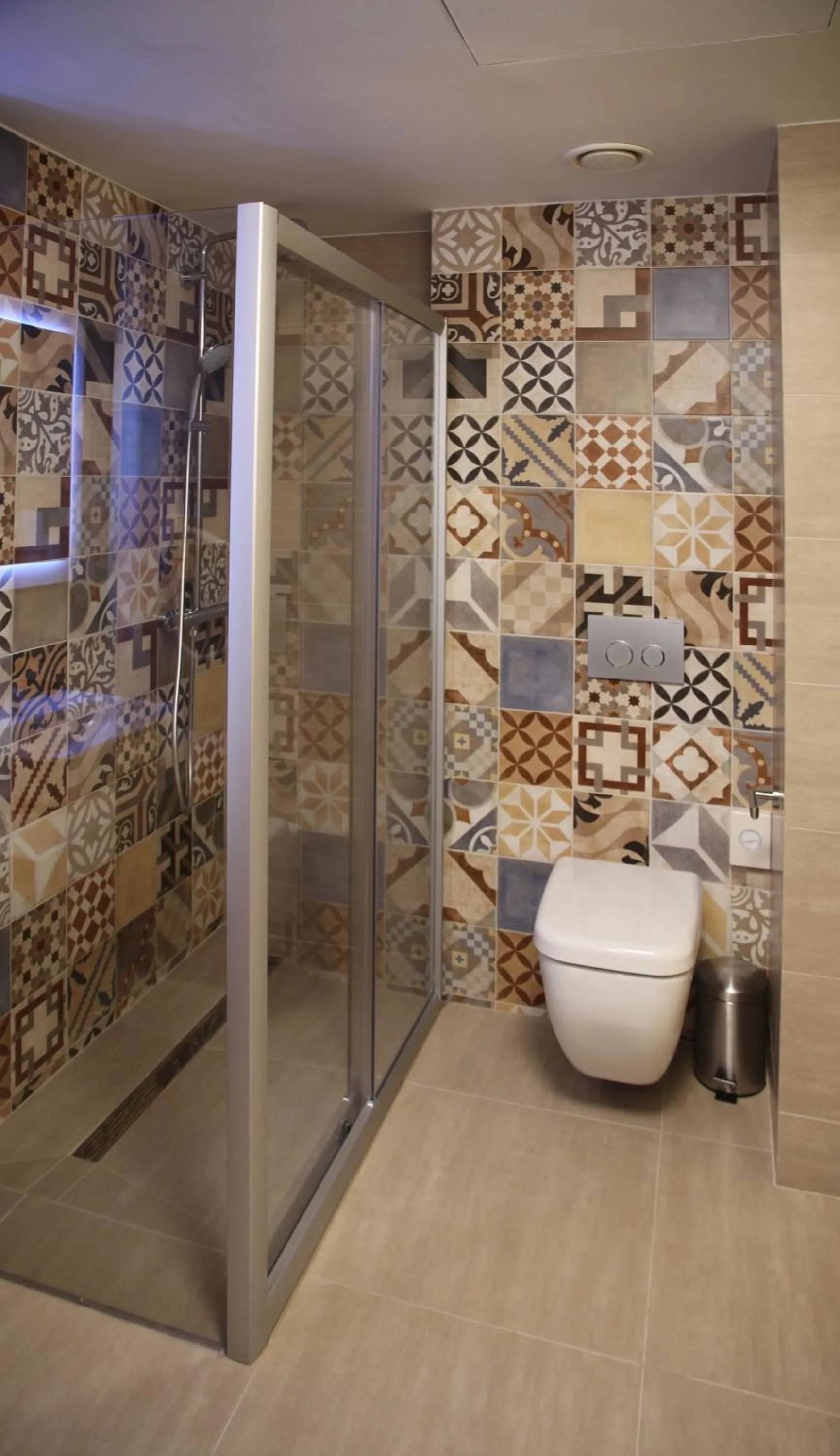 Shower in Hotel Devítka