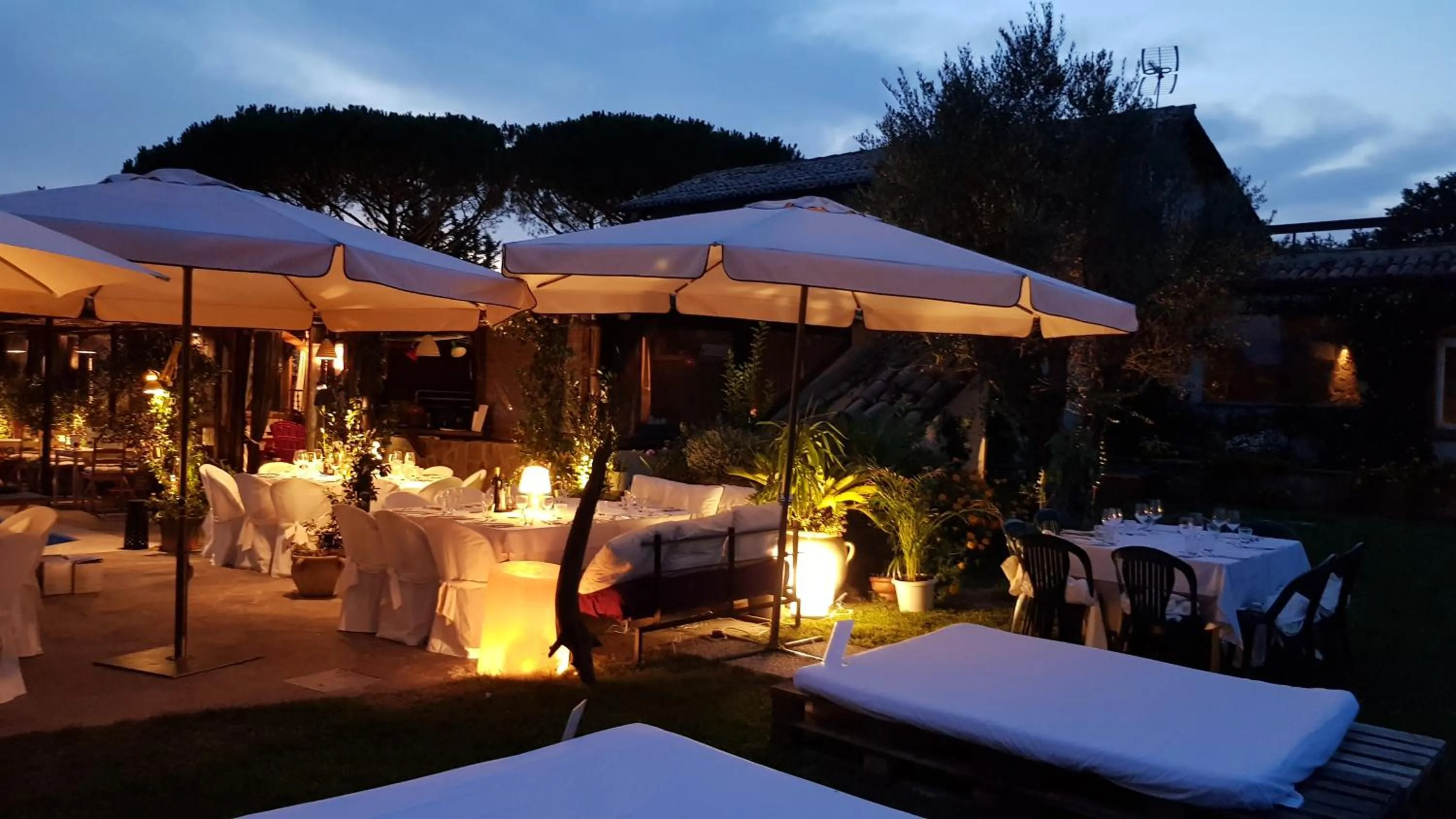 Restaurant/places to eat in Almanuda Naturist Village