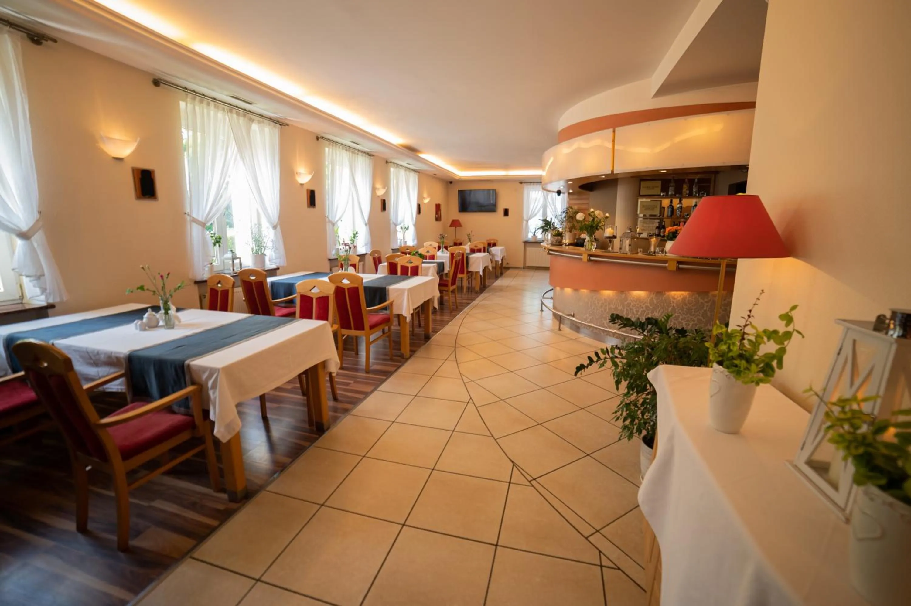 Restaurant/places to eat in Delta In