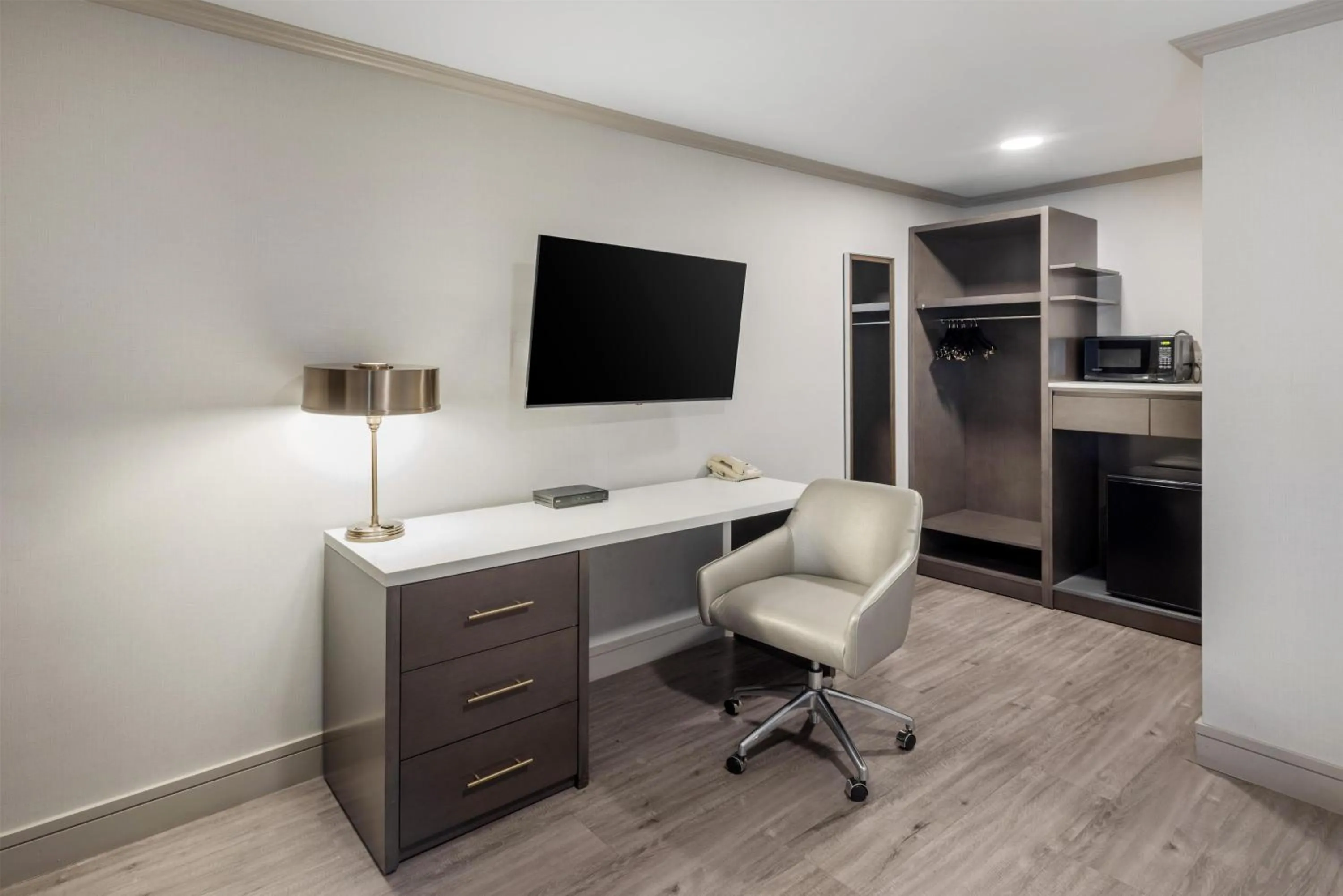 Bedroom in Best Western Plus Executive Suites