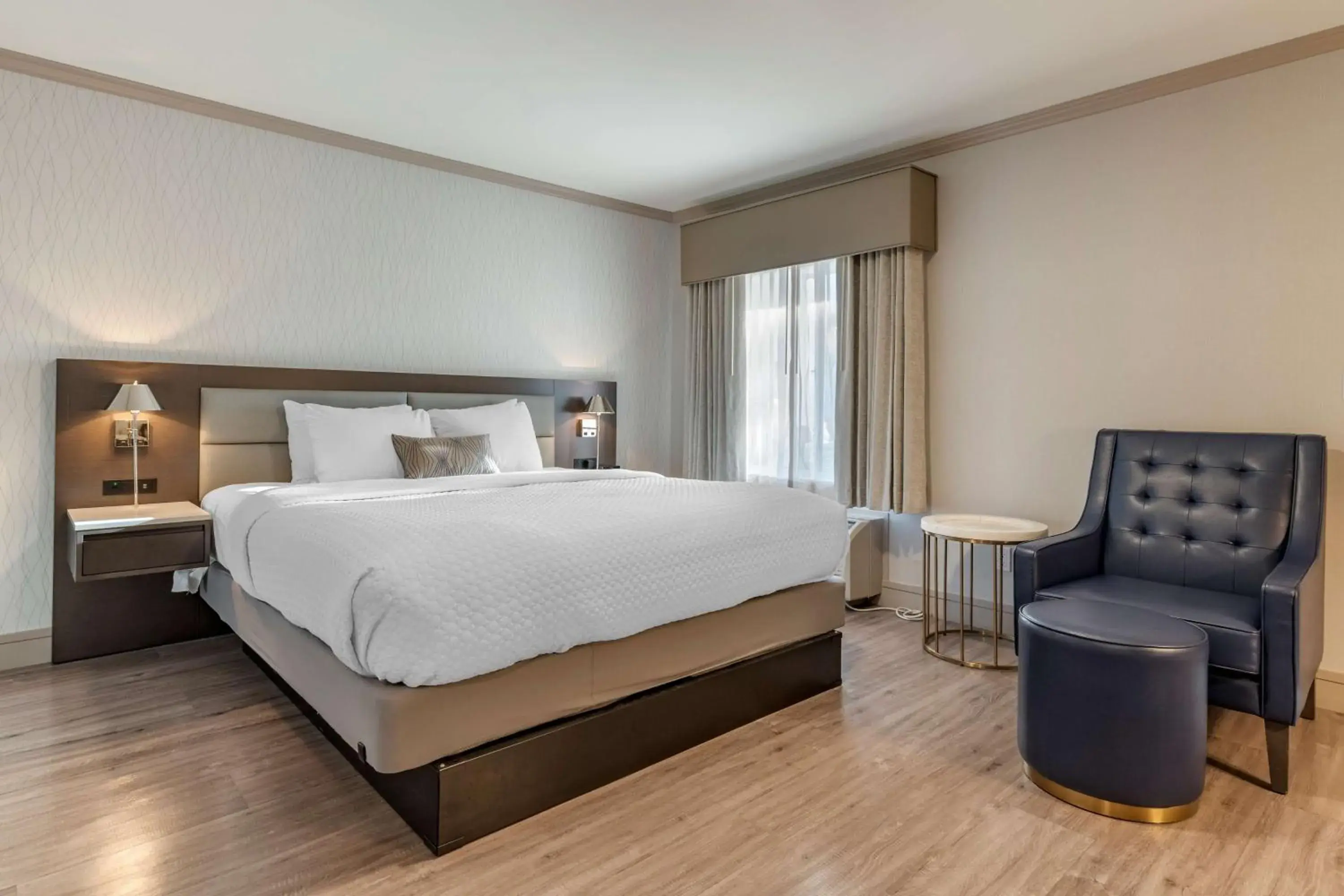 King Room with Bath Tub - Non-Smoking in Best Western Plus Executive Suites King Room with Bath Tub - Non-Smoking in Best Western Plus Executive Suites