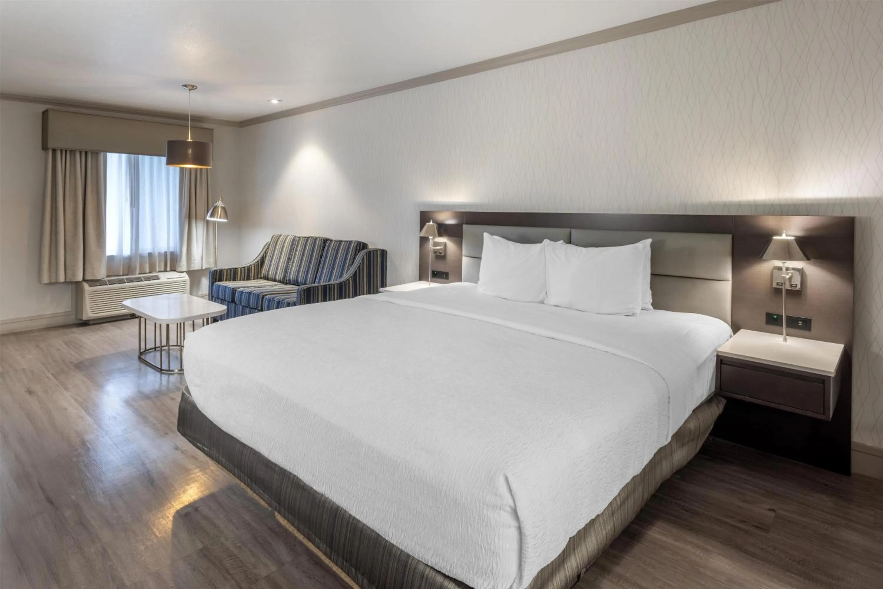 Bedroom, Bed in Best Western Plus Executive Suites