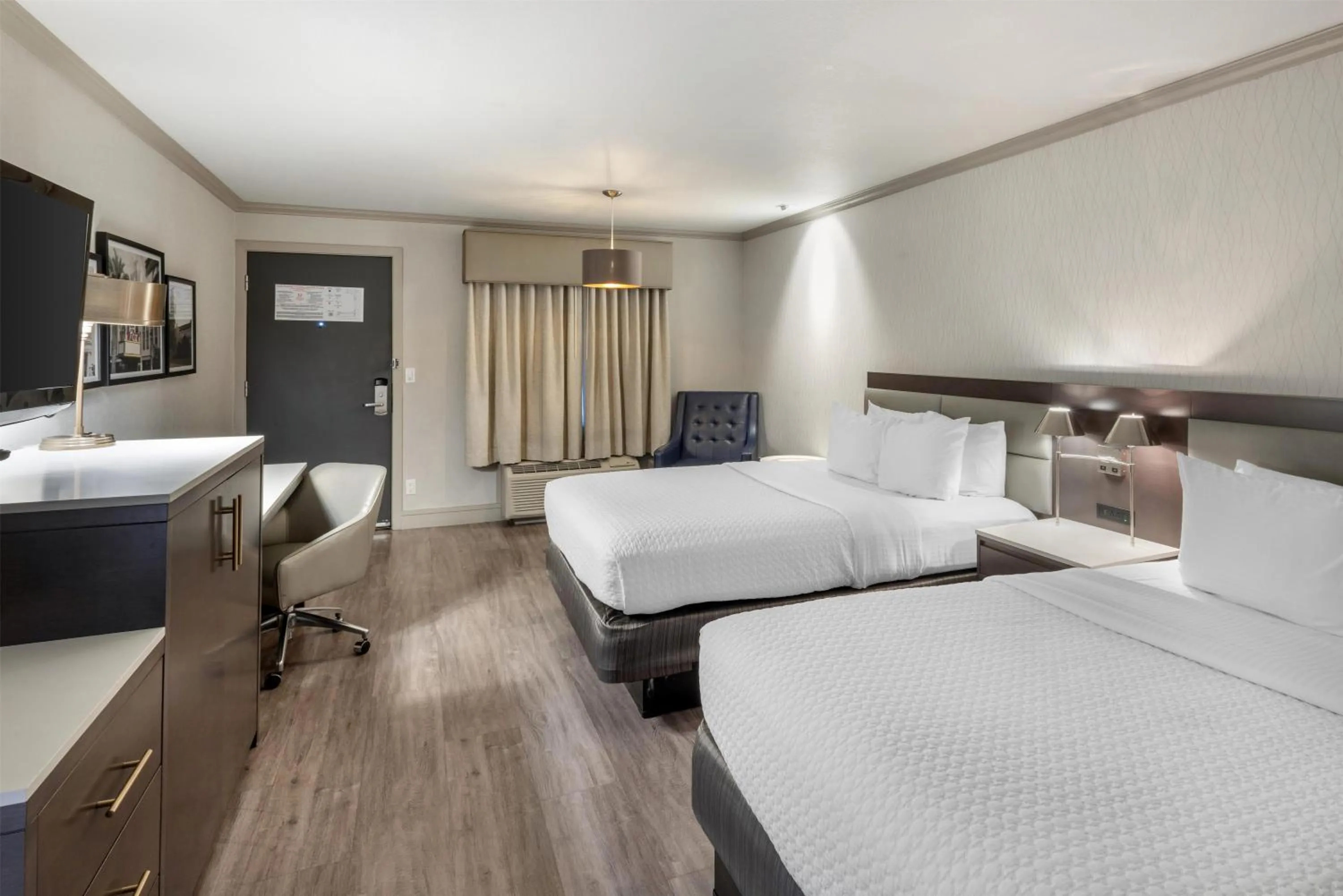 Bedroom, Bed in Best Western Plus Executive Suites