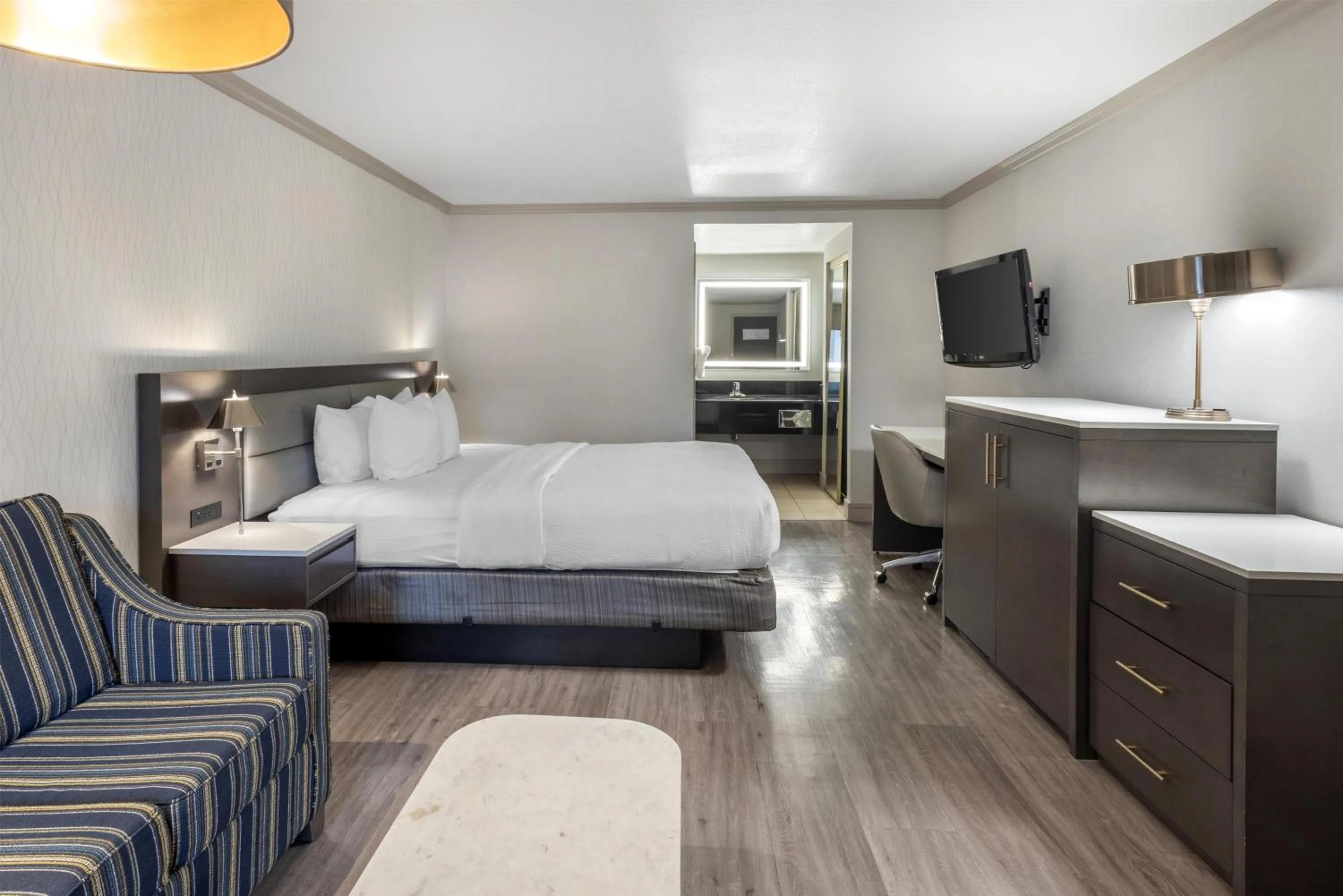 Bedroom, Bed in Best Western Plus Executive Suites