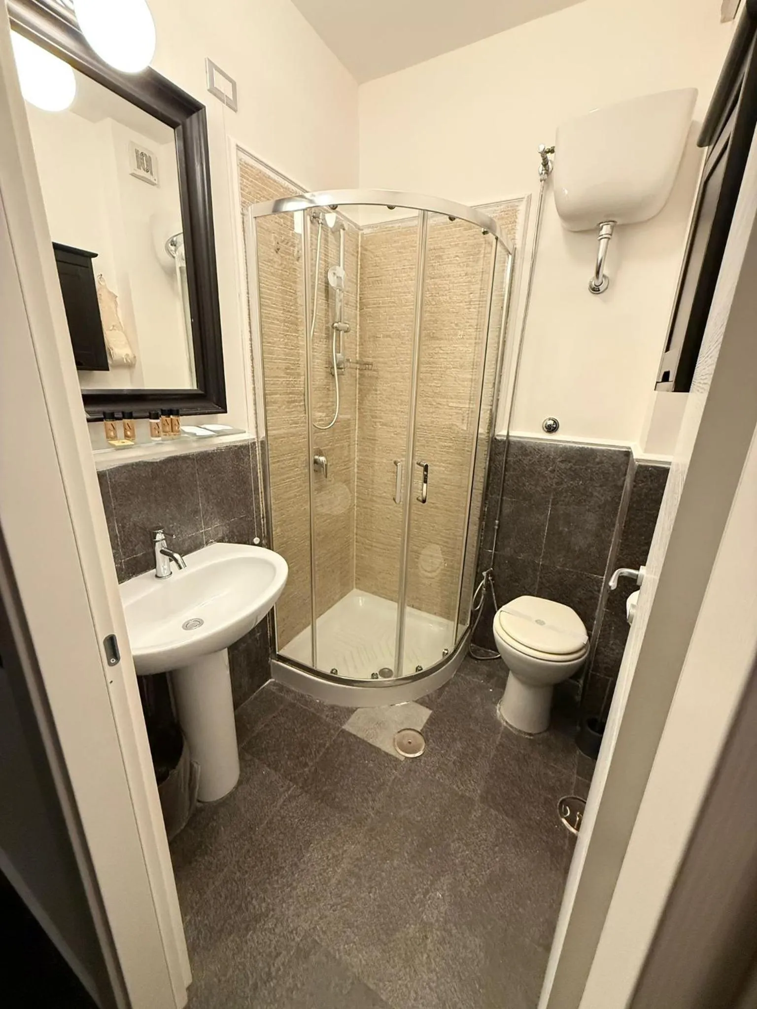 Shower in Hotel Plebiscito Aparthotel