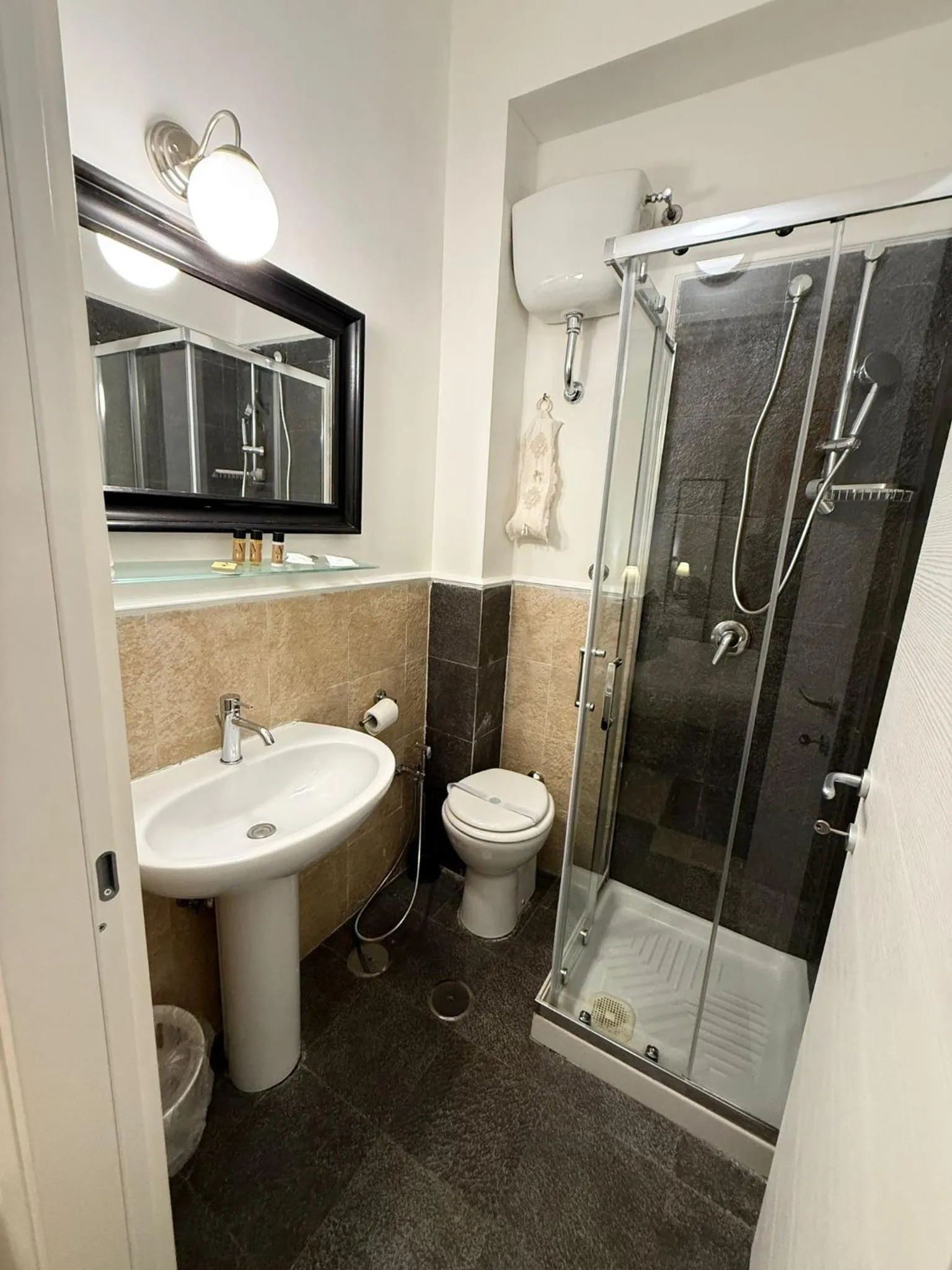 Shower in Hotel Plebiscito Aparthotel