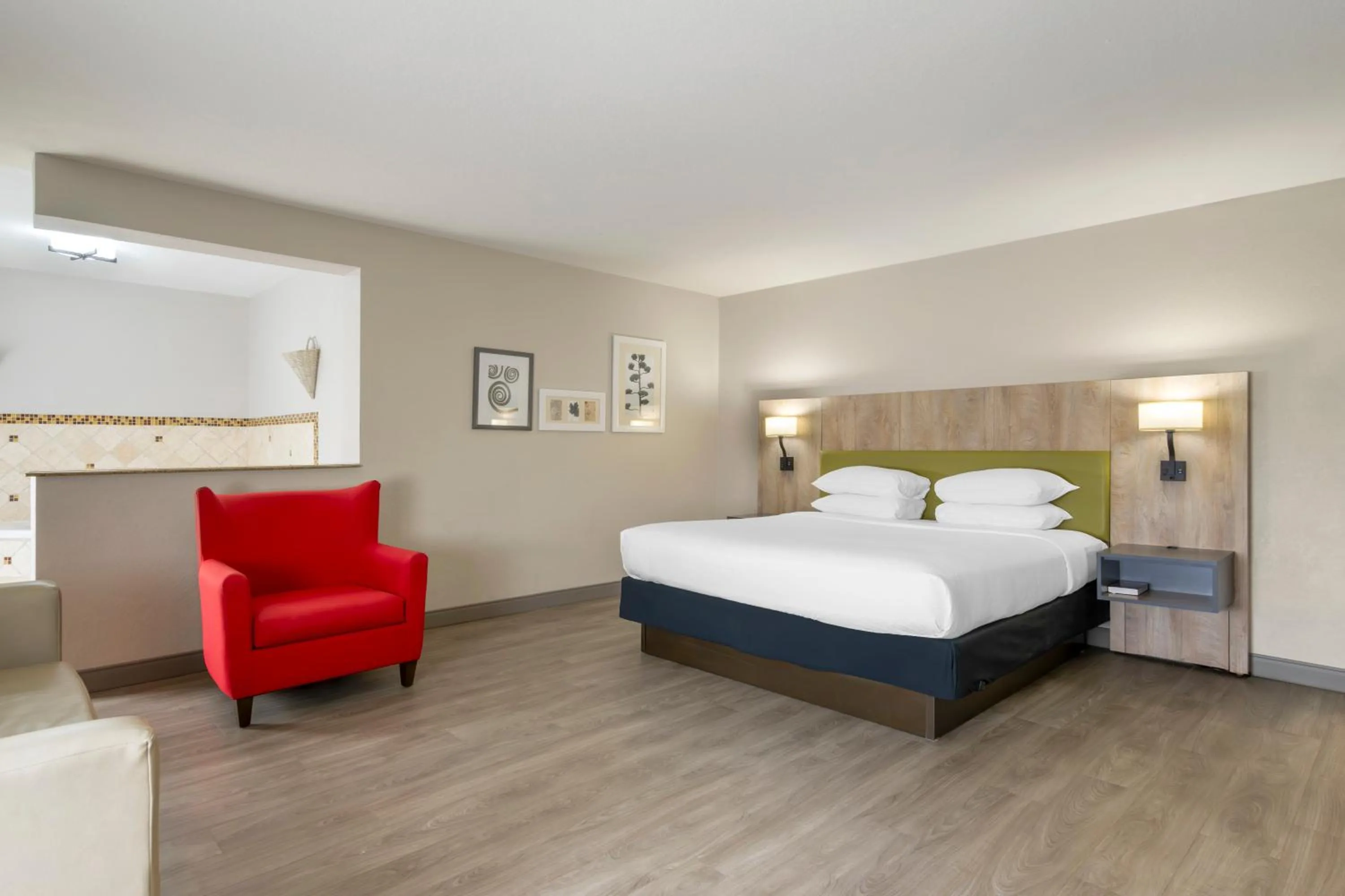 Bed in Country Inn & Suites by Radisson, Tampa Airport North, FL